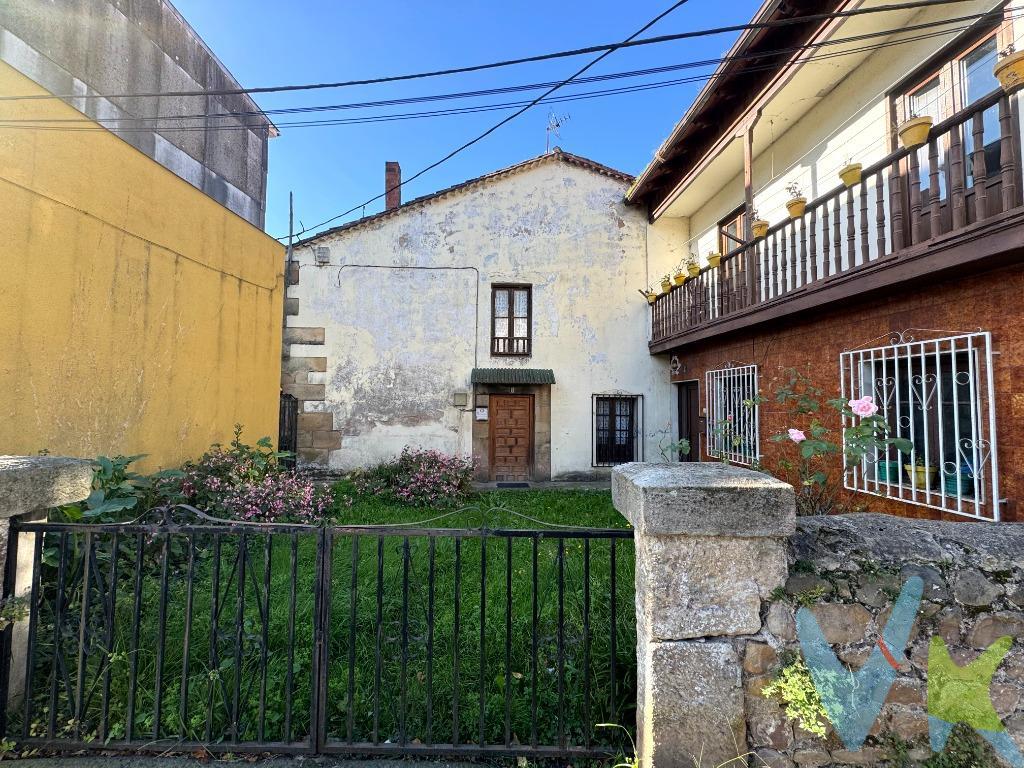 Casa de Piedra para Reformar en el Centro de Los Corrales de Buelna. Ubicación Inmejorable: ¡El corazón de Los Corrales de Buelna le espera! Presentamos una joya con un potencial inmenso, ubicada en pleno centro, junto a la emblemática Plaza del Conde Mansilla, una de las zonas verdes más hermosas y tranquilas de la ciudad. Estará a un paso del monumental Palacio que le da nombre, en el histórico casco antiguo, una localización que combina historia y una vida moderna y cómoda. El Inmueble:. Tipo: Edificio de piedra de 2 plantas. Superficie: 116 m² construidos. Potencial: Ideal para reformar y convertir en la casa de sus sueños, manteniendo el encanto y la solidez de la construcción tradicional de piedra. Una Ubicación 100% Conectada:. Olvídese del coche. Su nueva casa está rodeada de todos los servicios esenciales:. Educación: Junto a colegios e institutos. Salud y Abastecimiento: Junto al Centro de Salud y supermercados. Transporte: Fácil aparcamiento en la zona, y a escasos minutos de la estación de tren y la estación de autobús. Además, su conexión inmediata a la Autopista A-67 le garantiza una movilidad excelente. Los Corrales de Buelna: Calidad de Vida en el Corazón de Cantabria. Con aproximadamente 11.500 habitantes, Los Corrales de Buelna es un centro neurálgico con:. Excelente Conectividad:. Santander: A tan solo 45 minutos. Playa: A solo 30 minutos de la costa. Esquí: A una hora de las estaciones de esquí. Entorno: Un municipio con un sólido tejido industrial, rodeado de un rico entorno natural y con una alta calidad de vida. Servicios: Amplia oferta de servicios y comercio local. ¡Inversión con Visión de Futuro!. Esta propiedad representa una oportunidad fantástica para inversores o para quienes desean diseñar un hogar totalmente a su gusto en la mejor zona del pueblo. ¡No deje pasar esta oportunidad! Contacte para más información o para concertar una visita. Gastos de la transacción: . Compra sujeta al Impuesto de Transmisiones Patrimoniales. El adquiriente deberá hacerse cargo del coste de la escritura y su inscripción en el Registro de la Propiedad. . 
