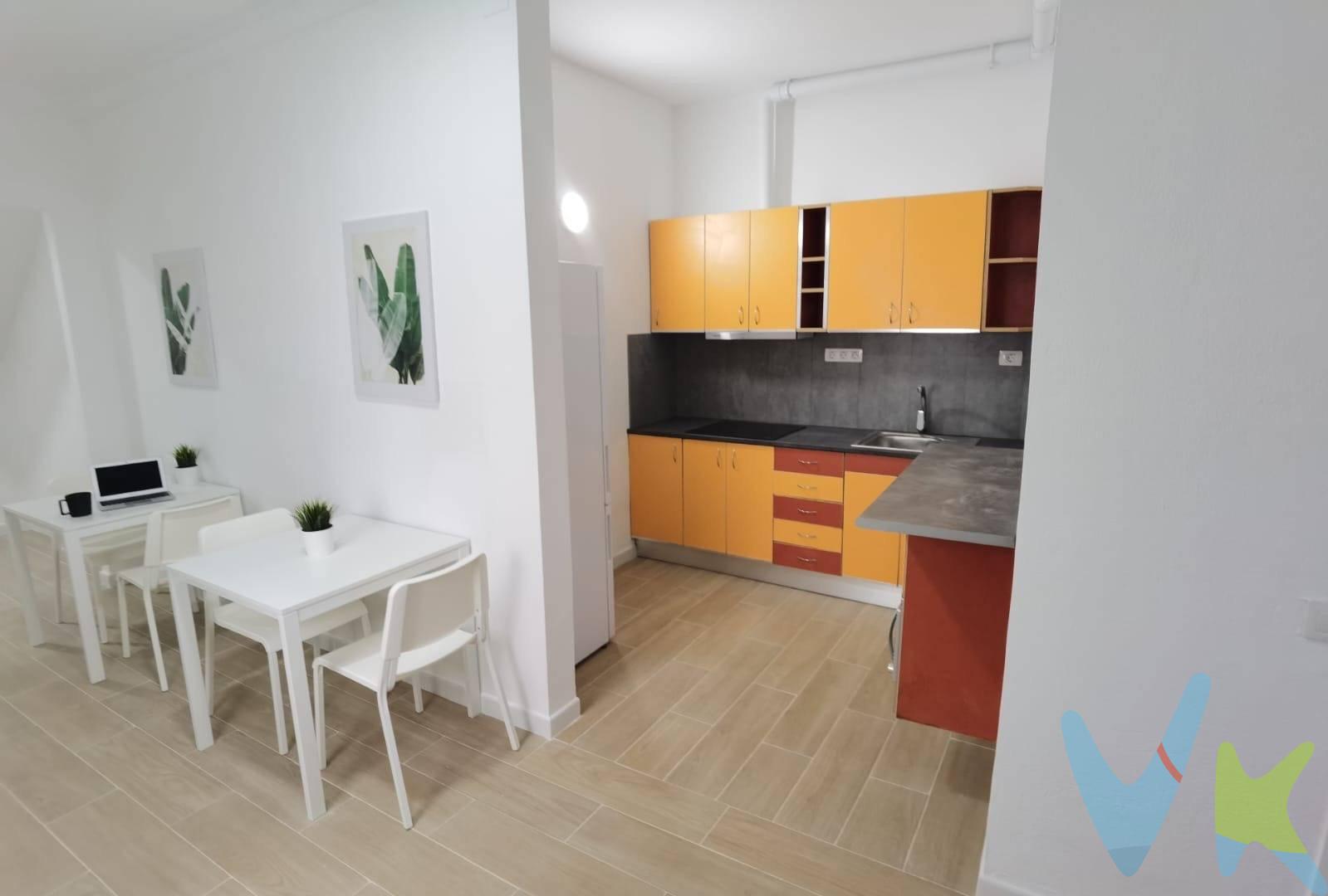 ¡Oportunidad en Lomo Blanco! Ideal inversión o como vivienda. Se vende piso en planta baja, ubicado cerca de la Universidad de Tafira y con excelente conexión a la circunvalación. Zona con todos los servicios como supermercados, farmacia, colegios, institutos.. Vivienda en casa terrera dividida en una vivienda por planta, con tan solo dos vecinos y sin gastos de comunidad. Dispone de 2 dormitorios, cocina independiente, salón, amplio distribuidor y patio. . Actualmente está adaptado  en 3 habitaciones para alquiler a estudiantes, dando una rentabilidad de 13.000€/anuales. Perfecto tanto para inversión con rentabilidad como para vivir. ¡No dejes pasar esta oportunidad!. Los gastos e impuestos que se originen de la compraventa no están incluidos en el precio de venta. 