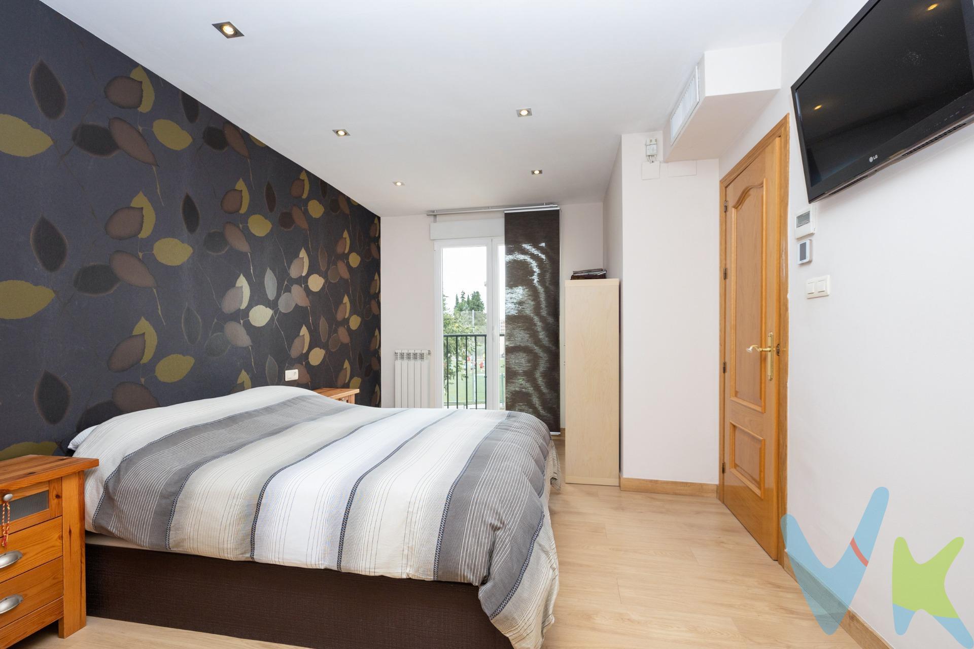 Descubre tu nuevo hogar !! En zona parque Almunia, esta bonita casa adosada te ofrece una vida cómoda y moderna en una ubicación privilegiada cerca de todos los comercios y servicios que necesitas., sin olvidar las variadas universidades y colegios que hay en su entorno .Su inmejorable orientación, suroeste, garantiza luz natural todo el día . Con 285 m2 construidos, esta vivienda se distribuye en tres plantas. La planta principal cuenta con amplio y luminoso salón comedor, un aseo y una moderna cocina con acceso directo a una maravillosa terraza de 50 m2 para relajarte al aire libre después de un duro día de trabajo. En la primera planta encontraremos 3 habitaciones, incluyendo una suite principal con vestidor y baño privado, así como un segundo baño completo. Además, en la planta semisótano alberga un espacioso garaje con capacidad para varios vehículos y un gran salón de ocio con chimenea para reuniones sociales. La vivienda, con un impecable estado de conservación, cuenta con excelentes calidades, climatización por conductos en ambas plantas con rejillas motorizadas y domotizadas AIR ZONE así como18 placas solares de 455 Kwh. y un inversor Deye de 8 Kwh. No lo dudes y llámanos para visitar la  que será tu futura casa . La forma de pago no será un inconveniente para que este sea tu futuro hogar, estudiamos contigo las diferentes formas de pago para facilitarte la compra, compra aplazada, alquiler opción compra  etc, etc,etc. Ref. N315. * El PVP indicado no incluye impuestos, gastos de Escritura ni honorarios de agencia. * Las superficies expresadas en esta página tienen carácter descriptivo y son aproximadas. * Los precios pueden ser susceptibles de modificación sin previo aviso. * Muebles NO incluidos en el precio.