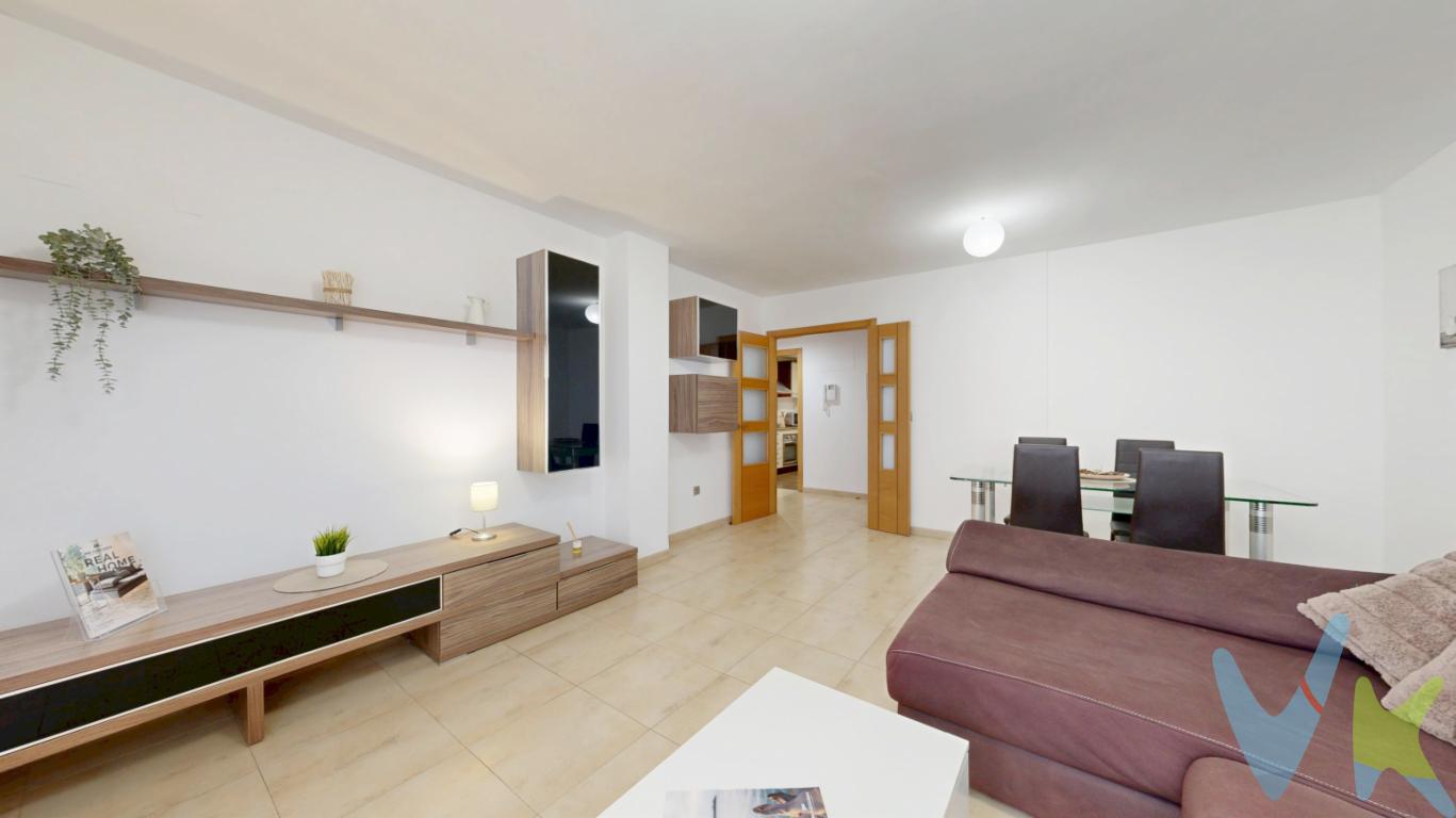 Magnífica e impresionante vivienda muy cerca de la playa.Le presentamos esta propiedad de ensueño. Se trata de una vivienda de 102 m2, con ascensor y 2 balcones, una oportunidad única que pocas veces se presenta y que no podrá dejar escapar. Posiblemente una de las mejores viviendas en venta en el Puerto de Sagunto, se trata de uno de los barrios más atractivos y juveniles por su cercanía a la playa. Dónde podrás vivir disfrutando de sus terrazas llenas de vida y de su paseo marítimo. Con gran cantidad de servicios de ocio, cines, cultura y restauración, además de colegios, institutos, farmacias, ambulatorio, etc.Hablemos de la propiedad, se trata de una vivienda exclusiva donde el diseño y la calidad priman por encima de todo, cuidando hasta el más mínimo detalle. Un hogar donde podrás vivir de manera cómoda y tranquila ya que solo tiene una puerta por rellano. Cuenta con un amplio salón comedor muy luminoso con balcón y cocina de estilo moderno con gran capacidad de almacenaje. Pasamos a la zona de noche, la vivienda cuenta con un total de 3 habitaciones y 2 baños completos, uno de ellos incorporado en la habitación principal. Las habitaciones se caracterizan por su gran amplitud y su gran espacio de almacenaje gracias a contar con armarios empotrados, además con acceso a balcón desde una de las habitaciones.En cuanto a calidades y equipamiento podemos destacar: ventanas climalit, mosquiteras, sistema de climatización individual por Split, puerta de alta seguridad, paredes lisas, suelo de barro, armarios empotrados, video portero, etc.En fin, una vivienda donde está cuidado hasta el más mínimo detalle y en una finca muy tranquila ideal para hacer de ella tu hogar. ¿Le contamos más o viene a verla? No deje pasar esta oportunidad, llámenos, le asesoraremos y acompañaremos en todo el proceso de compra.MBI ABASTOS está inscrita en el Registro de Agentes de Intermediación Inmobiliaria de la Comunidad Valenciana RAICV 1525.La descripción del presente inmueble e imágenes tienen mero carácter informativo y en ningún caso carácter contractual, pudiendo ser modificados por la agencia inmobiliaria sin que ello implique responsabilidad alguna frente a terceros. No incluidos en el precio impuestos, gastos de notaría, registro ni honorarios de la agencia. Esta propiedad se pone a la venta con toda la documentación comprobada y en regla, por lo que ofrecemos GARANTIAS a los compradores.Por mandato expreso del propietario comercializamos este inmueble mediante contrato de multiexclusiva, por el cual numerosas agencias colaboradoras, nacionales e internacionales, ofrecen esta vivienda a sus potenciales compradores, todo ello garantizando un servicio de calidad, un trato fácil, sencillo y sin interferencias de terceros. Por este motivo, se ruega no molestar al propietario, a los ocupantes de la propiedad, a los vecinos o conserjes del edificio o urbanización si los hubiera.Muchas gracias por su comprensión.