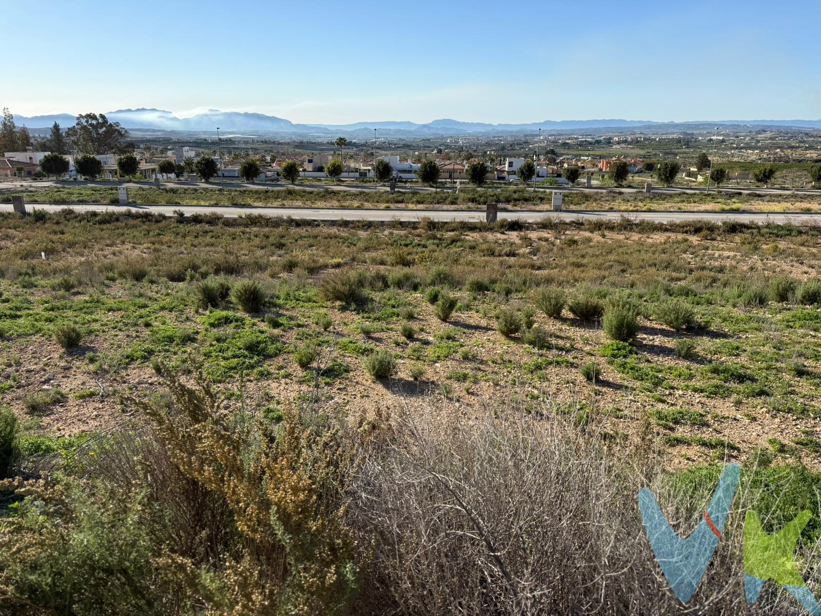 Se venden dos magníficas parcelas urbanas situadas en la exclusiva urbanización Las Kalendas (Fortuna). Ubicadas en la zona más alta y fresca de la urbanización, destacan por su excelente orientación y sus impresionantes vistas despejadas, en plena falda de la montaña. Ambas parcelas son contiguas, lo que ofrece una oportunidad excepcional: pueden adquirirse de forma conjunta para unificarlas y así ampliar significativamente las posibilidades de construcción, ideal para diseñar una vivienda más amplia y personalizada. 📍 Características principales:. Suelo urbano. Parcelas contiguas con posibilidad de unión. Ubicación privilegiada en zona alta. Entorno tranquilo y natural. Excelentes vistas y orientación. Disponen de Informe Topográfico y Geotécnico. 🔹 Parcela nº6. Superficie: 342 m². Coeficiente de edificabilidad: 0,279 m²/m². Edificabilidad: 95,42 m². Linderos:. Norte: Calle Detoito. Sur: Parcela nº10. Este: Parcela nº4. Oeste: Parcela nº2. 🔹 Parcela nº7. Superficie: 342 m². Coeficiente de edificabilidad: 0,279 m²/m². Edificabilidad: 95,42 m². Linderos:. Norte: Calle Detoito. Sur: Parcela nº11. Este: Parcela nº5. Oeste: Parcela nº3. 💡 Sin duda, lo mejor de estas parcelas es su privilegiada ubicación, orientación y vistas, convirtiéndolas en una excelente inversión tanto para vivienda habitual como vacacional. ¡No dejes pasar esta oportunidad de construir la casa de tus sueños en un entorno único!. 🔑 Comercialización en multiexclusiva. Por mandato expreso del propietario, este inmueble se comercializa en multiexclusiva, lo que garantiza un acceso completo a la información, un servicio profesional y una gestión ordenada, sin interferencias de terceros. Si eres agente inmobiliario y tienes un cliente interesado, estaremos encantados de colaborar. Contáctanos sin compromiso. 🤝 Una compra tranquila y bien acompañada. Al contactar directamente con nosotros, evitarás molestias innecesarias a la propiedad. Nos encargamos de toda la intermediación, facilitándote la documentación, la información necesaria y un trato cercano, claro y sin complicaciones. Te informaremos con total transparencia de todos los aspectos de la compra, incluidos gastos y honorarios de agencia para que tomes decisiones con calma y seguridad. A continuación, te informamos de los gastos de compra no incluidos en el precio, para garantizar un proceso claro y tranquilo:. PVP: 61.999€. No incluye gastos, impuestos y demás gastos legalmente correspondan al comprador: ITP del 7,75% con carácter general; existen excepciones según normativa aplicable (1). Base imponible el mayor valor entre el precio de venta o el valor referencia catastral. Gastos Notaría y Registro: 1.900€ aprox. según complejidad y aranceles vigentes (2). Financiación: gastos de hipoteca, tasación y gatos bancarios a cargo del comprador, según su necesidad y elección. Servicio doble de intermediación: Honorarios inmobiliaria a cargo del comprador: 3% precio final con un mínimo de 3.000€, más IVA (21%), salvo acuerdo contrario tras negociación, no incluidos en PVP. Operación y condiciones de compraventa sujeta a aceptación expresa del vendedor. Para acceder a información y documentación legalmente exigible por el consumidor: https://www.inmotasa.es/consumidor/. (1) Para una información exhaustiva sobre el funcionamiento, tipos impositivos y bonificaciones del ITP en la Región de Murcia, puedes consultar el portal oficial de la Agencia Tributaria Autonómica en el siguiente enlace: agenciatributaria.carm.es/ITPAJD. (2) Tarifas notariales y registrales reguladas en Anexo I Del Real Decreto 1426/1989 y, Anexo I Del Real Decreto 1427/1989, respectivamente.