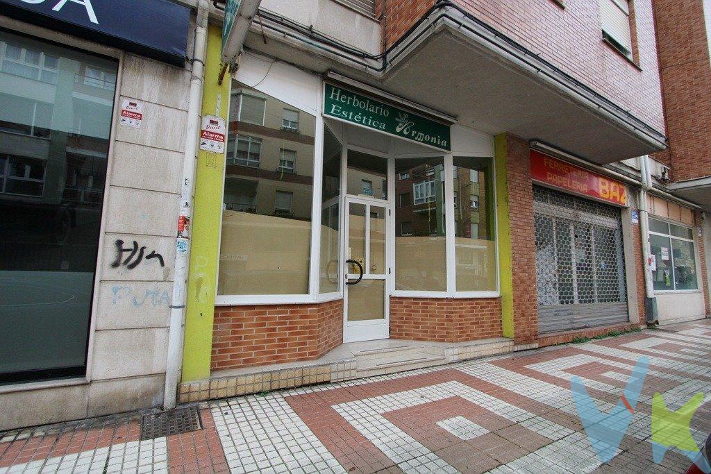 Local totalmente instalado en zona muy comercial de Los Corrales de Buelna.  El local, en buen estado, ha estado abierto al público hasta hace pocos días. Estaba destinado a tienda de venta al pormenor y sala de consulta.  Uno de los puntos destacados del local es que tiene fachada con escaparates a dos calles, una de ellas peatonal.  Su distribución actual lo hace apto para cualquier actividad.  El entorno.  El local está ubicado en la zona más comercial de la urbanización La Condesa, uno de los puntos más transitados de Los Corrales. En su entorno encontramos oficinas de diversa índole, cafeterías con terraza, colegios, la estación de autobuses, etc. Todo ello garantiza un continuo flujo de potenciales clientes para cualquier negocio.  Otro de los puntos fuertes de esta zona es el gran número de plazas de aparcamiento.  Gastos de la Transacción:.  El local está disponible en venta y en alquiler.  Su precio no incluye impuestos ni gastos legales.  .  