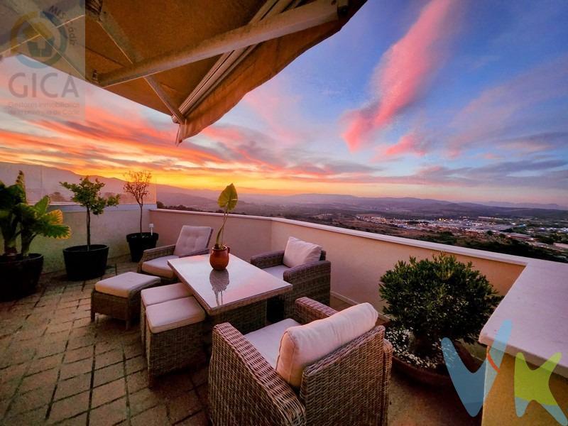 DE ESTE ATICO..  ¡¡ AL CIELO !!. Si te dicen que un piso tiene falta de espacio exterior, si una casa tiene escaleras.. y pudieras conjugar lo mejor de las dos viviendas.. obtendrías este MAGNIFICO ático.. con 100 m2 de terraza, una orientación este, pero donde se ven prácticamente los cuatro puntos cardinales.. por lo que tendrás las mejores vistas de Algeciras, puesto que además de ser una planta alta.. está situado en San Bernabé, una de las mejores zonas residenciales de la ciudad y con más altitud.  Ya le podemos añadir que tiene 3 dormitorios con armarios empotrados, un amplio baño con ventana, un lavadero en la cocina adaptado a zona de café, gas ciudad, radiadores en todas la habitaciones para darle calidez en invierno, cristales climalit...   necesitas algo más en esta vida???  Pues te subo la apuesta, tiene ascensor, garaje y trastero..  y piscina comunitaria !!. Llámanos para visitar antes que sea tarde !!!. --------------------------------------------------. Informamos a nuestros clientes que los gastos de notaría, registro, gestoría, impuestos y los honorarios de la agencia  NO están incluidos en el precio. A su vez, disponemos del documento informativo abreviado de la propiedad (según decreto 218/2005, del 11 de octubre) y de seguro de caución, para la protección del dinero entregado como señal para la reserva de una vivienda. Por mandato expreso del propietario, comercializamos este inmueble en exclusiva, lo que le garantiza el acceso a toda la información, a un servicio de calidad, un trato fácil, sencillo y sin interferencias de terceros. Por este motivo, se ruega no molestar al propietario, a los ocupantes de la propiedad o a los vecinos. Muchas gracias por su comprensión.