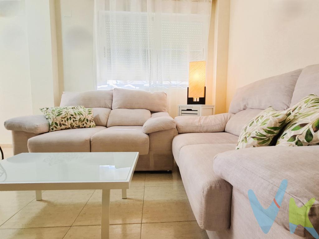 Presentamos un acogedor piso en venta, ideal para aquellos que buscan un refugio junto al mar en Oropesa del Mar. Este encantador inmueble, que se sitúa en la segunda planta de un edificio construido en 2002, ofrece un ambiente moderno y funcional, perfecto tanto para residir de manera permanente como para disfrutar de unas vacaciones inolvidables.En términos de distribución, el piso cuenta con 49 metros útiles que se han diseñado sabiamente para maximizar su espacio. Las dos habitaciones son luminosas y ofrecen un lugar cómodo y agradable donde descansar. El salón, de estilo abierto, conecta de manera fluida con la cocina y el balcón, creando un ambiente ideal para compartir momentos inolvidables con amigos y seres queridos. Además, la propiedad incluye un trastero para mantener su hogar siempre ordenado y despejado. Oropesa del Mar ofrece una combinación de playas espléndidas y una animada oferta gastronómica y de ocio, perfecta para disfrutar de una vida plena y activa, además está rodeada de todos los servicios esenciales como supermercados, farmacias, oficinas de correos, centros asistenciales, colegios, parques y zonas verdes.  Si la idea de una vida junto al mar le inspira, no dude en programar una visita. Los espacios están listos para ser habitados y disfrutados, permitiéndole vivir la experiencia de la Costa del Azahar al máximo. Contáctenos para organizar una visita y déjese sorprender por todo lo que este inmueble tiene para ofrecer. Posibilidad de financiación hasta el 100%, pregúntanos y te haremos un estudio gratuito. Agencia Registrada con el número 1.399 en el Registro Obligatorio de Agentes Inmobiliarios de la Comunidad Valenciana. Puede consultar en la web de la GVA.Gastos e impuestos no incluidos en el precio. A título orientativo, en segundas transmisiones, el comprador abonará el Impuesto sobre Transmisiones Patrimoniales (ITP), cuyo tipo general en la Comunidad Valenciana es el 9% (*) sobre la base imponible, que será el mayor valor entre precio de compraventa, tasación o valor de referencia catastral. Gastos de notaría y Registro de la Propiedad: aproximado entre 1.000 y 2.000 euros (aranceles variables según precio, número de copias y complejidad). El comprador escoge libremente notario. El vendedor asume, por ley, los gastos que le correspondan, salvo pacto contrario. Si se precisa hipoteca, tasación, condiciones y costes bancarios según entidad elegida por el comprador; así como los gastos de gestoría y cualesquiera otros inherentes a la formalización de la compraventa. De acuerdo con la ley, no se incluyen en el precio otros gastos o tributos que legalmente correspondan al comprador. Los honorarios de intermediación inmobiliaria al vendedor no incluidos en el precio. Los honorarios de intermediación inmobiliaria al comprador: 2,5% + IVA calculados sobre el precio de venta con un mínimo de 3.000 euros + IVA(*) Consultar condiciones concretas según circunstancias personales o régimen fiscal aplicable. Puedes llamar al 722461985 y te informaremos de tu caso en concreto.El consumidor tiene derecho, conforme a la normativa vigente, a disponer de información y documentación adicional relativa al inmueble y condiciones de la compraventa, accesible en la sede física de la agencia situada en Avenida Rey Don Jaime nº74, 7ºB, Castellón de la Plana. La agencia actúa exclusivamente como intermediaria en la operación. Cualquier compraventa y sus condiciones quedan sujetas en todo caso a la aceptación expresa del vendedor del inmueble y a la posterior formalización del correspondiente contrato. El presente anuncio tiene carácter meramente informativo: la información suministrada se corresponde con la disponible a la fecha de publicación, pudiendo variar en función de las circunstancias o actualizaciones legales, contractuales y fiscales. 