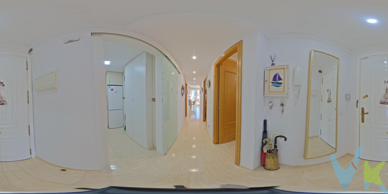  Presentamos una excepcional oportunidad inmobiliaria en la codiciada zona de Marina d\'Or, en Oropesa del Mar-Orpesa. Este luminoso piso de 118 metros construidos, con 58 metros útiles, está disponible para quienes deseen disfrutar de la comodidad y el estilo de vida exclusivo que ofrece esta hermosa localidad costera.Ubicado en la quinta planta de un edificio moderno, construido en el año 2004, este inmueble se caracteriza por su diseño funcional y elegante. El edificio cuenta con ascensor, brindando accesibilidad y comodidad en cada desplazamiento. Además, se incluye una plaza de garaje, asegurando la seguridad y el resguardo de su vehículo.La vivienda se compone de dos acogedoras habitaciones, ideales para familias pequeñas o parejas que valoran el espacio y la privacidad. La distribución del piso maximiza el confort, garantizando una estancia placentera. Estar aquí es disfrutar de cada rincón con luz natural y una atmósfera tranquila.El amplio salón es el corazón del hogar, ofreciendo un área perfecta para el descanso y el entretenimiento. Desde aquí se accede a una magnífica terraza de 45 metros cuadrados, donde las vistas al entorno mediterráneo enriquecerán sus momentos al aire libre. Las reuniones y cenas en este espacio serán verdaderas experiencias para compartir.La cocina está totalmente amueblada y equipada con electrodomésticos modernos. Su diseño práctico y eficiente facilita las tareas diarias, permitiéndole disfrutar más tiempo del que realmente importa. Cada detalle ha sido pensado para satisfacer las necesidades de quienes habiten este espacio.Las áreas comunes del edificio no pasarán desapercibidas. Se incluye el uso de una excepcional piscina, perfecta para refrescarse en los meses más cálidos y relajarse sin tener que salir de su hogar. La piscina se convierte en un oasis privado que complementa el bienestar que se siente en esta residencia.Otra ventaja notable de esta propiedad es el trastero incluido, proporcionando un espacio adicional de almacenamiento que siempre es de agradecer. Orden y organización son aspectos fáciles de mantener con esta útil prestación.La conexión con el transporte público resulta ser excepcional. Contar con estaciones de tren y paradas de autobús cercanas facilita los desplazamientos y el acceso a servicios y lugares de interés. La ubicación estratégica de este piso lo convierte en una elección práctica para quienes buscan comodidad y movilidad.El inmueble se encuentra amueblado, lo que significa que está listo para entrar a vivir. Cada habitación ha sido cuidadosamente decorada para crear un ambiente acogedor y confortable desde el primer momento, evitando la necesidad de largas mudanzas o ajustes.Esta propiedad es una inversión segura en calidad de vida. La cercanía al mar, el entorno natural y las instalaciones de lujo garantizan un estilo de vida incomparable. No deje pasar la oportunidad de visitar este fantástico piso y conocer de primera mano el atractivo único que ofrece este hogar en Marina d\'Or. Contáctenos hoy mismo para más información o para programar una visita. Descubra por qué esta puede ser la vivienda de sus sueños. --------------------------------------Agencia inmobiliaria en Oropesa del mar si quieres comprar o vender casas pisos o locales en la comunidad Valenciana con oficina en Oropesa del Mar, Castellón. Para mayor seguridad en la compraventa, todas nuestras viviendas poseen FICHA DE CERTIFICACIÓN DE INMUEBLES registrada por la Asociación de Inmobiliarias de la Comunidad Valenciana ASICVAL. Antes de comprar o de entregar las arras, pida el Certificado de la vivienda para estar seguro y tranquilo sobre la situación legal, urbanística y de cargas de la misma. Los impuestos, gastos de notaría y registro no están incluidos en el precio de venta.  