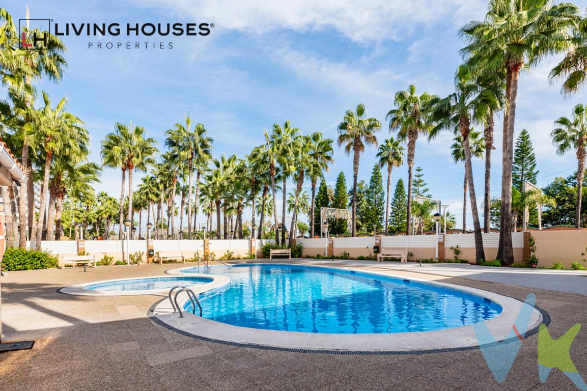  Descubra su nuevo hogar en un entorno privilegiado en Oropesa del Mar-Orpesa, situado en la inigualable zona de Marina d\'Or. Este irresistible apartamento en venta es una oportunidad única de inversión o para quienes desean establecerse en un corazón vibrante y cercano al mar Mediterráneo. La propiedad está situada en una cómoda tercera planta de un edificio moderno, construido en el año 2000, que cuenta con todas las comodidades modernas para una vida práctica y placentera.Con una superficie total construida de 88 metros cuadrados construidos y 61 metros cuadrados de espacio útil, este residencial le ofrece la combinación perfecta entre comodidad y estilo. Sus dos acogedoras habitaciones están perfectamente adaptadas para brindar el máximo confort y permiten una excelente distribución del espacio, ideal tanto para familias pequeñas como para profesionales que buscan un hogar cómodo. La vivienda cuenta además con dos baños, uno de ellos en suite.Una de las características más destacadas de este apartamento es su amplia terraza, que ofrece un entorno ideal para disfrutar del cálido clima mediterráneo, relajarse con un libro o compartir agradables veladas en compañía de amigos y familiares. Además, el conjunto cuenta con una espléndida piscina comunitaria, ideal para refrescarse en los días soleados o para que los más pequeños disfruten de un verano memorable.Práctico y funcional, el inmueble se ofrece completamente amueblado y con todos los electrodomésticos necesarios para entrar a vivir de inmediato. La cocina está equipada con dispositivos de calidad que harán de la experiencia culinaria un auténtico placer. El salón es un espacio amplio y luminoso que invita a la tranquilidad y al descanso tras un día lleno de actividades.A nivel estructural, el edificio cuenta con ascensor, garantizando un acceso fácil y cómodo, mejorando así el confort diario. La ubicación de esta propiedad es otro de sus puntos fuertes. Se encuentra a pocos pasos de paradas de autobús y de una estación de tren, lo que garantiza una inmejorable conexión con los alrededores y otros centros urbanos. Esto es ideal para quienes valoran el transporte público frecuente y eficiente.Para su comodidad total, el piso ofrece un garaje que facilita el aparcamiento seguro de su vehículo. Además, un trastero complementario se suma al almacenamiento extra que el hogar moderno necesita, para acomodar desde bicicletas hasta artículos de temporada, manteniendo así su espacio siempre organizado y despejado.La zona de Marina d\'Or es reconocida por su vibrante ambiente turístico y su continuo crecimiento. Vivir aquí ofrece la posibilidad de estar cerca de diversas opciones de ocio, gastronomía y entretenimiento sin renunciar a la tranquilidad de un entorno residencial. Este piso es perfecto para quienes buscan el equilibrio ideal entre la vivacidad de un entorno turístico y la paz de un hogar acogedor.No deje pasar esta excepcional oportunidad de visitar una propiedad que combina localización, comodidad y un estilo de vida incomparable. Si está buscando un piso que realmente se adapte a sus necesidades, este hogar tiene todo lo que desea. Contáctenos hoy mismo para programar una visita y permita que la singularidad de este espacio le convenza de que ha encontrado su próximo hogar.--------------------------------------Agencia inmobiliaria en Oropesa del mar si quieres comprar o vender casas pisos o locales en la comunidad Valenciana con oficina en Oropesa del Mar, Castellón. Para mayor seguridad en la compraventa, todas nuestras viviendas poseen FICHA DE CERTIFICACIÓN DE INMUEBLES registrada por la Asociación de Inmobiliarias de la Comunidad Valenciana ASICVAL. Antes de comprar o de entregar las arras, pida el Certificado de la vivienda para estar seguro y tranquilo sobre la situación legal, urbanística y de cargas de la misma. Los impuestos, gastos de notaría y registro no están incluidos en el precio de venta. 