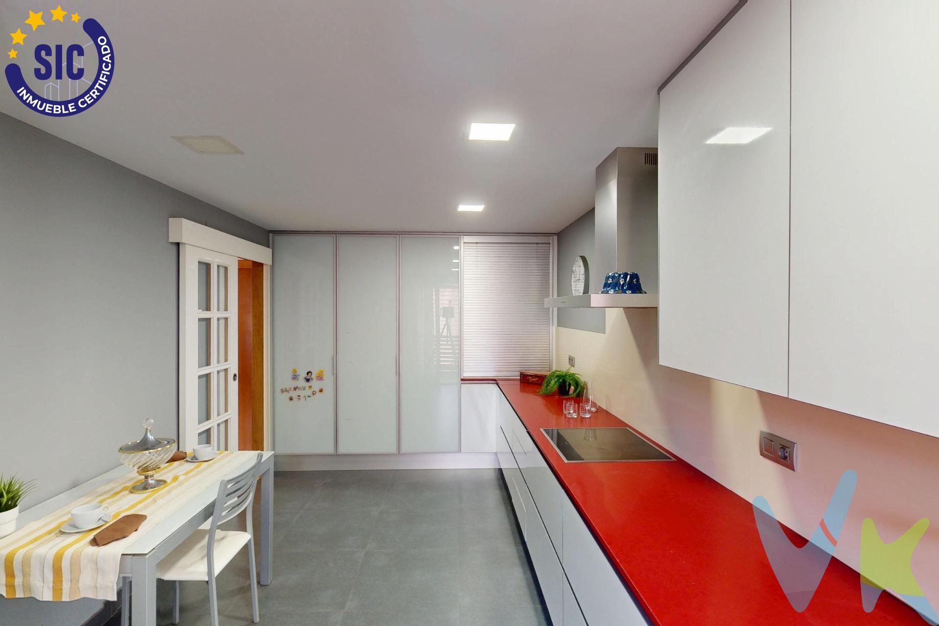 Presentamos esta espectacular vivienda esquinera ubicada en la codiciada zona de Fadrell. Con una distribución eficiente que maximiza el espacio disponible, cuenta con un hall de entrada acogedor que da paso a todas las estancias. La amplia cocina de 15 m² se complementa perfectamente con su galería adyacente para mayor funcionalidad. El luminoso comedor-salón destaca por sus ventanas orientadas a dos calles y acceso directo al balcón privado de 4 m² ideal para disfrutar del aire libre. Esta propiedad alberga tres habitaciones dobles equipadas con armarios empotrados bien distribuidos hacia la calle; además de contar con una habitación principal diseñada como suite matrimonial que incluye vestidor y baño privado completo garantizando comodidad e intimidad. También dispone de otro baño completo adicional así como un pequeño trastero (anteriormente aseo) dentro del hogar destinado al almacenamiento práctico. Destacable es también la inclusión en el precio tanto del garage cómo del trastero situados dentro mismo edificio lo cual agrega valor significativo a esta oferta inmobiliaria. Este inmueble es en exclusiva, con lo que le facilitamos cualquier información sobre la vivienda. Por este motivo, solicitamos no molesten al propietario, ocupantes de la propiedad o vecinos de la comunidad. En todos los casos los precios expuestos son más impuestos y gastos derivados de la transmisión del inmueble. 