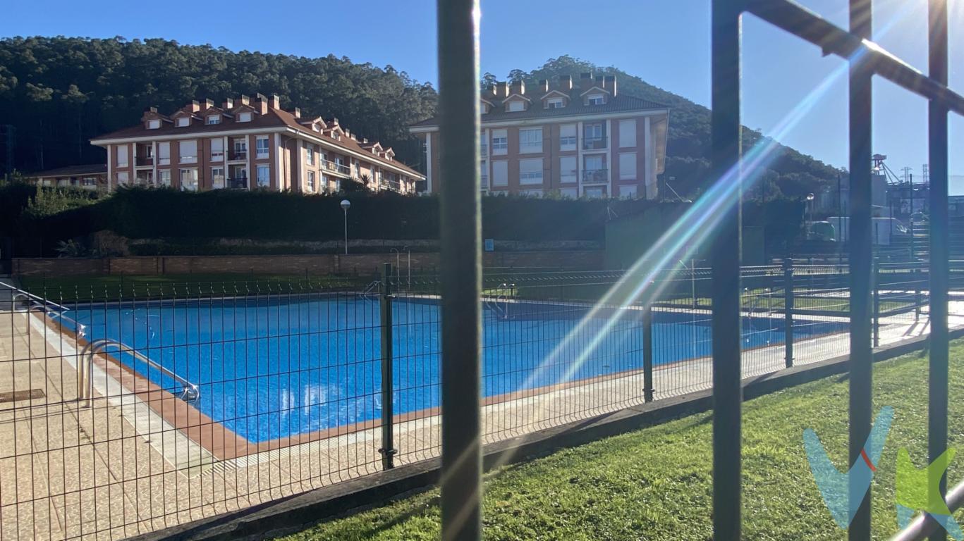 ¿Buscando una amplia y completa vivienda cerca de todos los servicios? Lo tenemos para ti. En la urbanización privada Montesol de El Bosque, junto a Solares. Piso situado en la tercera planta del edificio y con 77,60 m2 útiles más una terraza de 5,80m2. Distribuido en amplio hall y pasillo distribuidor, 3 dormitorios, 2 cuartos de baño (ambos con ventana), magnífica cocina equipada y salón comedor. Cuenta además con plaza de garaje cerrada con 14,60m2. Urbanización ideal para vivir en familia, con piscina para adultos, piscina infantil, pista de pádel, amplio aparcamiento exterior, zonas verdes.. se le puede pedir algo más? No lo dejes escapar, llámanos y te lo enseñamos encantados.