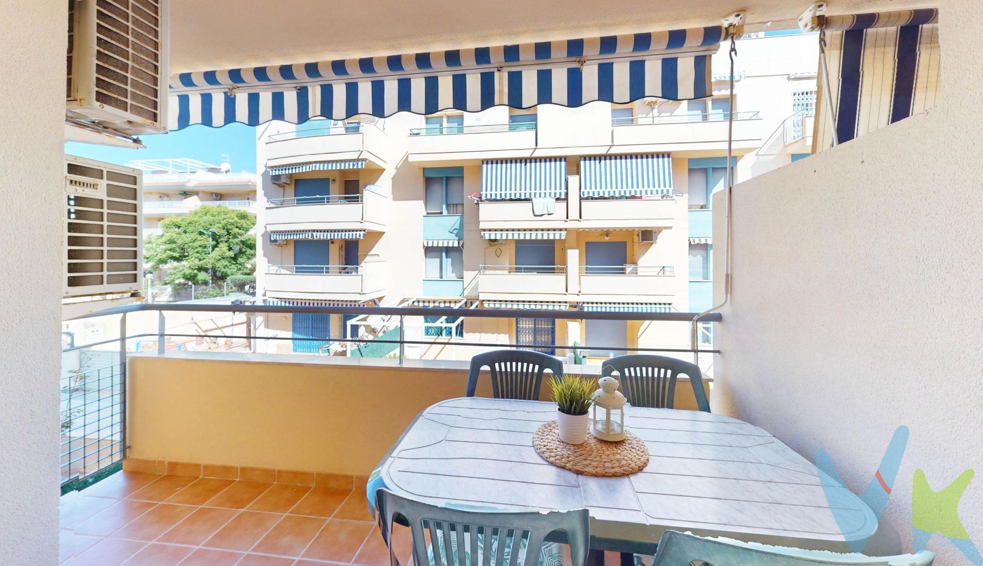 Apartamento en Canet a pocos minutos de la playa con garaje doble y trastero. Sin zonas comunes(piscina). Pocos gastos de comunidad en un complejo residencial impecable. Te presentamos esta magnífica vivienda de 51 m² útiles con terraza orientada al noreste, situada en la mejor zona de la Playa de Canet, a pocos minutos de la playa y junto a la Plaza de los Pescadores, en una zona tranquila y agradable, con parque y actividades para disfrutar en familia. La vivienda destaca por su excelente ubicación, amplitud y comodidad, siendo una opción ideal tanto para quienes buscan una vivienda habitual, como  disfrutar de una segunda residencia junto al mar o invertir. Distribución y características:. -1 habitación doble y 1 habitación simple. -Baño completo con bañera. -Amplio salón-comedor con cocina office y con salida directa a una agradable terraza cubierta. -Orientación norte, que proporciona una agradable sensación de frescor y buena ventilación. -Vivienda en buen estado de conservación, lista para entrar a vivir. -Primera planta con ascensor. -Plaza de garaje con capacidad para dos coches, una gran ventaja para disponer de espacio de estacionamiento. -Trastero, ideal para almacenamiento adicional y mantener la vivienda despejada. -Junto a la Plaza de los Pescadores, en una zona con parque y actividades, perfecta para disfrutar del entorno y del tiempo libre. -A pocos minutos de la playa, una ubicación perfecta para disfrutar del mar, paseos y actividades al aire libre durante todo el año. La vivienda se encuentra rodeada de todo tipo de servicios, como comercios, supermercados, centros educativos, servicios sanitarios, restaurantes y zonas de ocio. Contacta para más información o para concertar una visita. El precio no incluye los gastos de notaría, gestoría y registro de la propiedad, que se concretarán según su arancel profesional; los impuestos aplicables, a determinar según su normativa específica; los gastos de financiación, en su caso; ni los gastos de agencia inmobiliaria en las condiciones que se pacten con ésta.