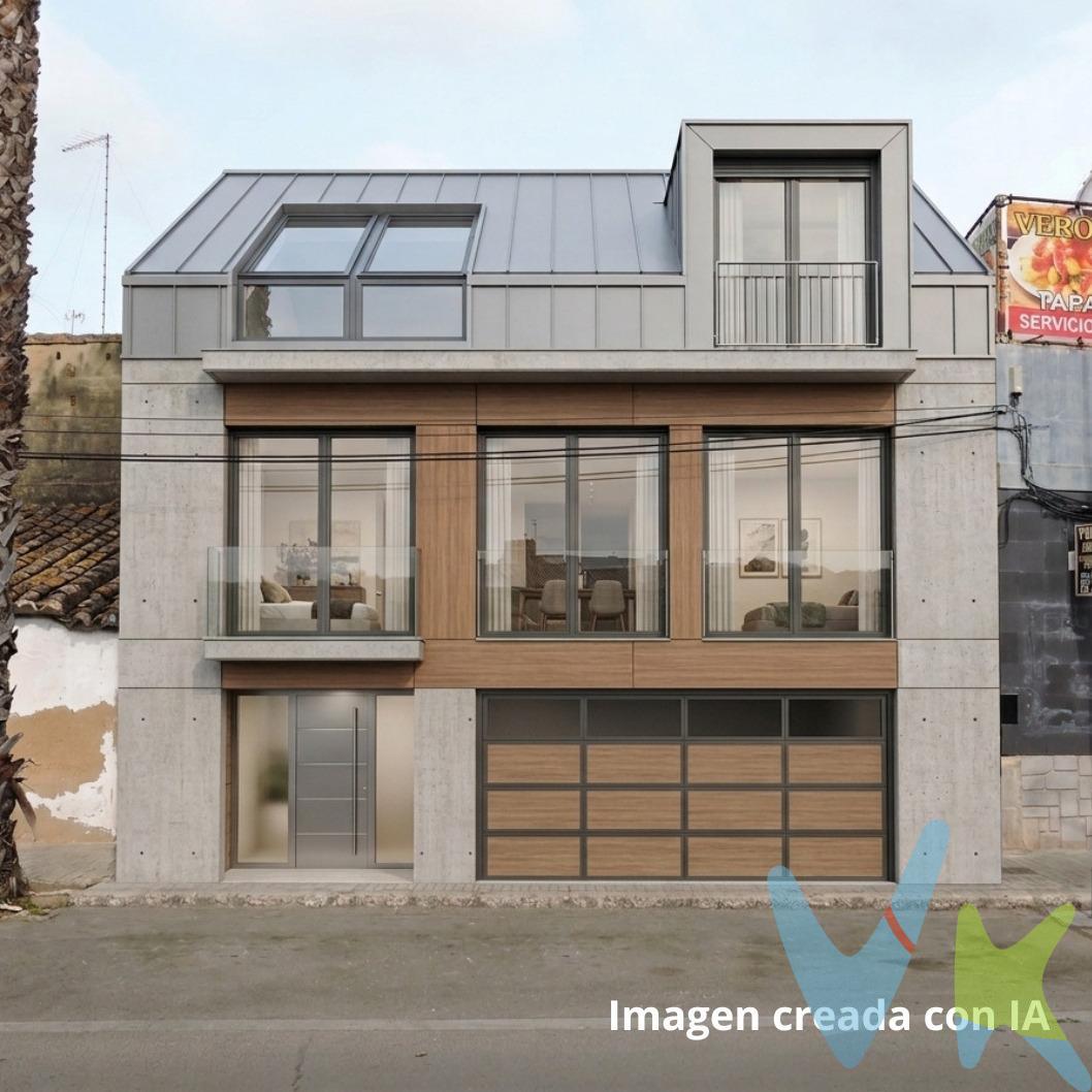 ¿ De pequeñ@ soñabas con vivir en una casa independiente ?. Pues despierta que tu sueño se acaba de hacer realidad, en pleno CENTRO del municipio de Moncada tenemos este suelo urbano en venta donde poder construir un magnifico hogar en sus 289 m2 de parcela. . Si ya eres moncadense y quieres disfrutar de una mejor casa o se te pasa por la cabeza hacerte moncadense en breve no dejespasar esta oportunidad. Contacta con nosotros y te asesoramos, pero antes te vamos a dar unos datos que te pueden interesar para la construcción de tu nueva casa:. Se construye sin retanqueo, 17 metros de fondo y a partir del 21 se permiete la construcción de una habitaculo de 60M. La construcción del garaje esta exenta por ser casco antiguo y se pueden edificar planta baja + primera planta + buhardilla + sótano. . ¿ Necesitas Financiación ?.  . Nuestro departamento financiero puede gestionar tu préstamo " Hasta un 100% + Gastos ". ¡ Consúltanos !.  . *Nota: El precio del inmueble no incluye los honorarios de la agencia que ascienden al 3% del precio final del inmueble, ni los gastos de notaría y registro de la propiedad (que están sujetos a aranceles y varían dependiendo del precio de escrituración), ni los impuestos (que en la Comunidad Valenciana varían dependiendo del precio del inmueble y de las características personales del comprador y que pueden llegar a ser de hasta el 10% sobre el valor del precio de venta ). Igualmente, no están incluidos los muebles y enseres de las fotografías. Este anuncio no es vinculante, puede contener errores, se muestra a titulo informativo y no contractual. Número de Registro de Agentes de Intermediación Inmobiliaria de la Comunidad Valenciana: RAICV-0386.