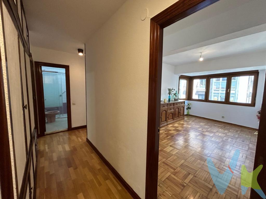  Presentamos una magnífica oportunidad de adquirir un Magnifico piso en venta ubicado en la codiciada zona centro. A 2 minutos de la Plaza 6 de Agosto ,Calle Corrida y Plaza de Europa y a 5 minutos de la Playa San LorenzoEste es un lugar ideal para aquellos que desean disfrutar de la comodidad y las ventajas de vivir o invertir  en una de las mejores Zonas de Gijón. El inmueble cuenta con una superficie de 65 metros cuadrados útiles, en los que se distribuyen de manera eficiente los diferentes espacios, y un total de 74 metros construidos.La vivienda se sitúa en la tercera planta de un edificio con solera, construido en el año 1969, que ha sido mantenido en excelentes condiciones con el paso del tiempo. La inclusión de tres ascensores en el edificio facilita el acceso a la propiedad, subrayando su idoneidad para personas de cualquier edad, y añade un confort inigualable al día a día.El piso está compuesto por dos amplias habitaciones,Salon cocina Grande y 1 Baño,convirtiéndolo en un hogar perfecto tanto  para pequeñas familias o parejas.A pocos metros de la vivienda, se encuentran paradas de tren y de autobús, proporcionando una excelente conexión con el resto de la ciudad y más allá. Esta cercanía al transporte público es una garantía de comodidad y rapidez para desplazamientos diarios o esporádicos, haciendo que el vehículo particular sea casi innecesario.En las cercanías encontramos supermercados, colegios, centros médicos, tiendas y una variedad de establecimientos de ocio y restauración, lo que garantiza que todo lo necesario para el día a día esté al alcance de la mano.El encanto de vivir en el centro no solo reside en la conveniencia, sino también en la cantidad de actividades culturales y de ocio disponible. Gijón es una ciudad vibrante, conocida por su ambiente amigable y la belleza de sus playas, parques y espacios recreativos que se encuentran a un corto paseo desde el piso.Sin lugar a dudas, aquí encontrará un entorno que le invita a disfrutar de una calidad de vida excepcional.Invitamos a cualquier interesado a visitar esta propiedad para apreciar plenamente todo lo que ofrece. Este piso en Gijón se presenta como una oportunidad única para aquellos que buscan una residencia céntrica con todas las comodidades a su alcance.No deje pasar la ocasión de conocer en persona este acogedor y práctico piso. Será un placer organizar una visita para que pueda comprobar por sí mismo por qué este inmueble es la opción perfecta para su próximo hogar. Contáctenos para concertar cita y descubrir lo que podría ser su nuevo hogar en el corazón de Gijón.En el precio publicitado no se incluyen los Impuestos de Transmisiones Patrimoniales ni los Gastos de Notaría y Registro.