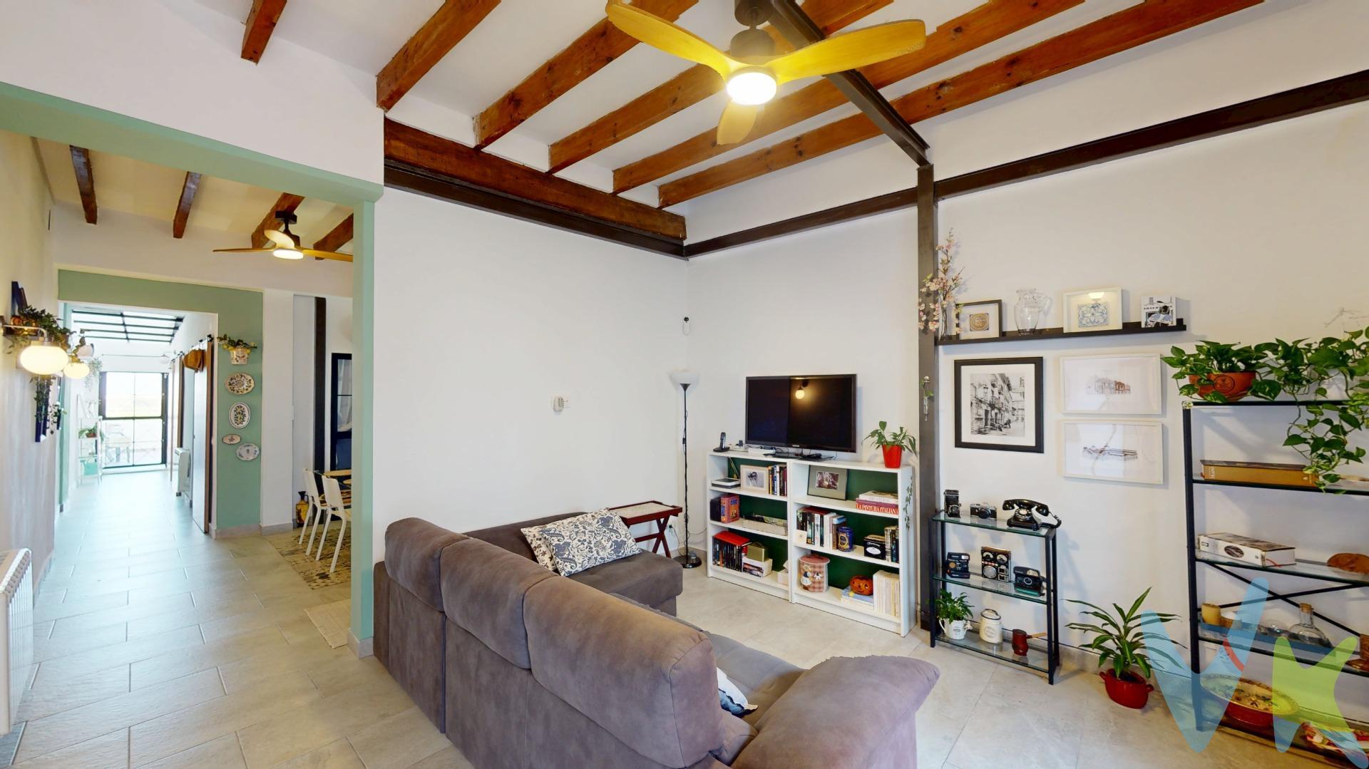 ¡Bienvenido a tu nuevo hogar en la tranquila ciudad de Oliva! 🌅✨. Esta espectacular casa completamente reformada te ofrece la oportunidad de disfrutar del sol mediterráneo durante todo el año ☀️🌄. El corazón del hogar es su luminoso salón 🛋️, el espacio perfecto para relajarte junto a los tuyos ❤️🍃. El comedor invita a compartir deliciosas comidas familiares 🍽️🎉, mientras que la cocina totalmente equipada es ideal para dar rienda suelta a tus dotes culinarias 👩‍🍳👨‍🍳. ¿Te imaginas disfrutando de la magnífica terraza de la planta baja? 🌿 Sin duda será tu rincón favorito: perfecta para el día a día de toda la familia, organizar barbacoas con amigos 🔥🥗🍖 o simplemente contemplar las vistas desde el amanecer hasta el atardecer 🌅🌇. La propiedad cuenta con dos amplias habitaciones dobles 🛏️💤 y una habitación individual, perfecta para invitados o como despacho 💼📚. Con dos baños modernos 🚿🛁, tendrás toda la comodidad que necesitas. Además, dispone de una agradable terraza solárium ☀️🌺 donde podrás disfrutar de increíbles atardeceres, leer un buen libro 📖 o relajarte en total tranquilidad 🧘‍♀️✨. Ubicación privilegiada: a tan solo 2,5 km del mar 🏖️🌊, esta joya combina lo mejor del paisaje costero y montañoso ⛰️🏝️, ofreciéndote un entorno único para tu calidad de vida. No pierdas esta oportunidad única. ¡Ven a conocerla hoy mismo! 📞🏡💫. NOTA INFORMATIVA: El precio mostrado no incluye impuestos ni gastos de compra / La oferta está sujeta a errores, cambios de precio, disponibilidad, omisión y/o retirada del mercado sin previo aviso / Muebles y contenidos según acuerdo personalizado y no según las fotos de la presentación. 