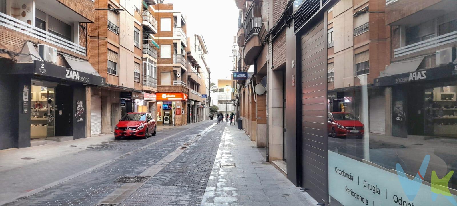 Se vende propiedad en una de las zonas más exclusivas de Torrent, ubicada en Calle Sagra. Esta propiedad cuenta con una ubicación inmejorable, rodeada de todos los servicios necesarios y con fácil acceso a las principales vías de la ciudad. El inmueble está completamente diáfano, lo que te brinda la flexibilidad de adaptarlo a tus necesidades y gustos. Un espacio ideal para crear la distribución que siempre has soñado, ya sea para uso residencial o comercial. Características principales:  PISO DE 125 M2 ÚTILES, PARA TU NUEVO HOGAR. Zona exclusiva de Torrent. Espacio diáfano para reformar. Perfecta para personalizar según tus necesidades. Ubicación: A solo unos pasos de tiendas, restaurantes, transporte público y todo lo que puedas necesitar en tu día a día. ¡Esta propiedad te ofrece la oportunidad de vivir en una de las áreas más demandadas de la ciudad!. No dejes pasar esta oportunidad y convierte esta propiedad en el proyecto que siempre has querido. Para más información o visitas, no dudes en contactarnos. Por mandato expreso del propietario, comercializamos este inmueble EN EXCLUSIVA, lo que le garantiza un servicio de calidad, un trato fácil, sencillo y sin interferencias de terceros. Por este motivo, se ruega no molestar al propietario, a los ocupantes de la propiedad, a los vecinos. Muchas gracias por su comprensión. .  El precio NO incluye los gastos de notaría, ni impuestos, ni gastos de registro de la propiedad, ni gastos de gestoría, ni honorarios de la inmobiliaria, ni cualquier otro gasto que no este especificado.  .  Los datos e información contenida en este anuncio es meramente informativa, por lo que no tiene carácter contractual, pudiendo contener errores, reservándose la inmobiliaria a poder modificarla en cualquier momento. Para saber más sobre el mismo no dude en ponerse en contacto con nosotros. 