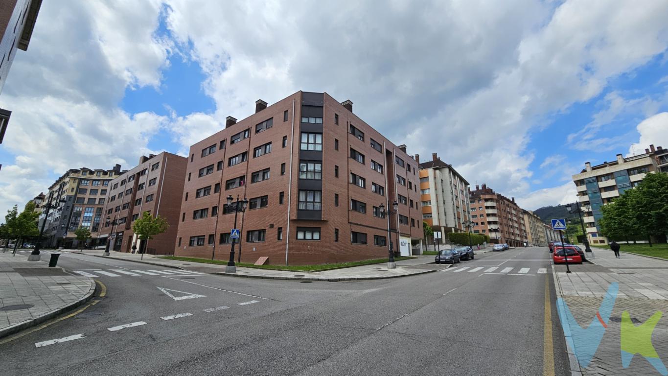  ¡Descubre tu próximo hogar en el corazón de Oviedo! Presentamos este encantador piso en venta, ubicado en la codiciada zona de Ciudad Naranco, perfecto para quienes buscan la combinación ideal de confort y estilo. Situado en la segunda planta de un edificio moderno, construido en 2010, este inmueble promete satisfacer todas tus necesidades residenciales.Con una superficie de 67,74 metros cuadrados útiles y 78 metros construidos, este piso consta de cocina con un amplio tendedero, dos dormitorios ,  dos cuartos de baño  , uno de ellos en suite y un amplio salón de paso compuesto, la orientación del piso le permite disfrutar de la luz solar prácticamente todo el día.El edificio cuenta con  ascensor que facilita el acceso, proporcionando comodidad y eficiencia en el día a día. Además, la oferta se complementa con una plaza de garaje, una característica invaluable en una ciudad dinámica como Oviedo. Podrás guardar tu vehículo con total seguridad, añadido que se suma al atractivo de esta propiedad. Cuenta también con  un amplio trastero..Ubicado en la zona mas moderna de Ciudad Naranco , un lugar tranquilo y agradable, con zonas verdes hacia un lado y, hacia el otro, el centro neurálgico de Oviedo a un solo paso. el piso ofrece acceso a una variedad de servicios esenciales. Desde supermercados y centros educativos, hasta parques y servicios de transporte público: todo está a un paso de distancia. ¡Esto añade un valor inigualable a la propiedad!Aprovecha la oportunidad de poseer una vivienda en un barrio que combina lo mejor de la vida urbana con la tranquilidad y seguridad que buscas. Ciudad Naranco es conocida por su ambiente acogedor y su comunidad vibrante, ideal para familias, parejas jóvenes o profesionales que desean establecerse en un entorno cómodo y accesible.Este inmueble esta calificado como VPA si esta interesado, consulte sin ningún compromiso las condiciones de compra.Lo invitamos a descubrir todo lo que esta propiedad tiene para ofrecer. Contáctenos para agendar una visita, y permita que esta cálida y moderna vivienda sea su próximo hogar. ¡Estamos seguros de que quedará encantado con esta oferta! 