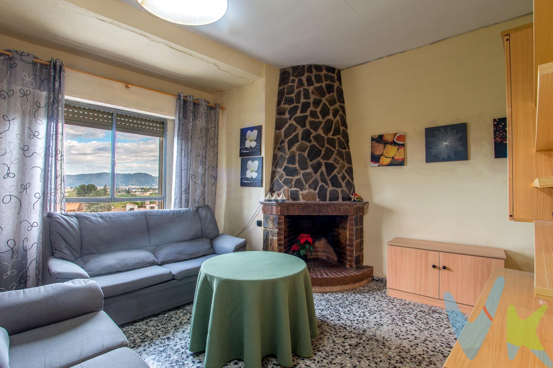 Crea el hogar que siempre has soñado en esta acogedora vivienda situada en Monteagudo, un entorno tranquilo y bien conectado donde disfrutar de la vida con comodidad. La casa cuenta con 3 habitaciones, ideales tanto para familias como para quienes buscan espacio extra para teletrabajo o zona de invitados. Dispone de un baño completo, además de un salón-comedor luminoso que se convierte en el corazón del hogar, perfecto para compartir momentos en familia o con amigos. La cocina, funcional y bien distribuida, ofrece todo lo necesario para el día a día, con posibilidades de personalización según tus gustos. Esta vivienda es una excelente oportunidad para residencia habitual , gracias a su ubicación y su gran potencial. Un espacio con carácter que puedes adaptar completamente a tu estilo y necesidades. No dejes pasar la oportunidad de visitarla y empezar a imaginar tu nueva vida aquí. A continuación, te informamos de los gastos de compra no incluidos en el precio, para garantizar un proceso claro y tranquilo:. PVP: XXX€. No incluye gastos, impuestos y demás gastos legalmente correspondan al comprador: ITP del 7,75% con carácter general; existen excepciones según normativa aplicable (1). Base imponible el mayor valor entre el precio de venta o el valor referencia catastral. Gastos Notaría y Registro: 1.900€ aprox. según complejidad y aranceles vigentes (2). Financiación: gastos de hipoteca, tasación y gatos bancarios a cargo del comprador, según su necesidad y elección. Servicio doble de intermediación: Honorarios inmobiliaria a cargo del comprador: 3% precio final, más IVA (21%), salvo acuerdo contrario tras negociación, no incluidos en PVP. Operación y condiciones de compraventa sujeta a aceptación expresa del vendedor. Para acceder a información y documentación legalmente exigible por el consumidor: https://www.inmotasa.es/consumidor/. (1) Para una información exhaustiva sobre el funcionamiento, tipos impositivos y bonificaciones del ITP en la Región de Murcia, puedes consultar el portal oficial de la Agencia Tributaria Autonómica en el siguiente enlace: agenciatributaria.carm.es/ITPAJD. (2) Tarifas notariales y registrales reguladas en Anexo I Del Real Decreto 1426/1989 y, Anexo I Del Real Decreto 1427/1989, respectivamente. 