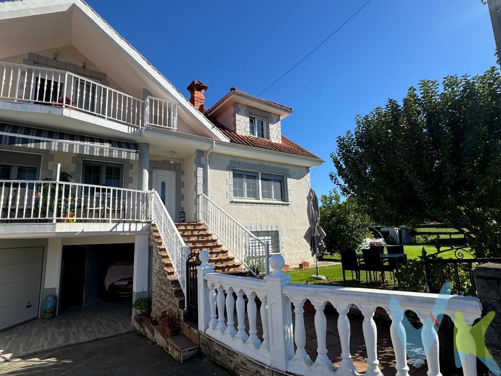 Chalet Pareado con 700 m² de Jardín en San Felices de Buelna — Luz, espacio y vistas al valle en un entorno tranquilo. Si buscas un hogar donde disfrutar de la calma, la naturaleza y las vistas abiertas sin renunciar a las comodidades del día a día, este chalet pareado en San Felices de Buelna es una oportunidad que no puedes dejar escapar. Ubicado en una zona muy tranquila y soleada, con orientación sur y vistas al valle, este inmueble combina el encanto de la vida en un entorno rural con la comodidad de tener todos los servicios a pocos minutos. Características principales:. Edificación moderna, sólida y bien construida, con forjados de hormigón que garantizan durabilidad y confort. Muy luminoso y bien cuidado, con espacios amplios y una distribución excelente. Se vende sin mobiliario, ideal para quienes desean personalizar cada rincón a su gusto. Distribución por plantas:. Planta principal:. Dispone de un espacio de vida cómodo y funcional con cocina independiente, baño completo, comedor, un amplio salón que invita al descanso y la convivencia, y una habitación en planta baja, perfecta para quienes buscan comodidad y accesibilidad. Planta bajo cubierta:. Zona de descanso con tres habitaciones luminosas y un baño, ideal para una familia o para quienes valoran la amplitud y la privacidad. Planta sótano:. Espacio adicional con múltiples posibilidades (almacenaje, zona de ocio, gimnasio, etc.). Terreno y entorno:. La vivienda cuenta con un jardín de aproximadamente 700 m², totalmente aprovechable y orientado al sur, ideal para disfrutar al aire libre, crear una zona de juegos o simplemente relajarse con vistas al valle y sin ruidos. Ubicación privilegiada:. Situada en San Felices de Buelna, una localidad acogedora que dispone de ayuntamiento, colegio, supermercado, centro médico, banco, farmacia, polideportivo, piscina municipal, cafeterías y sala de cultura. A tan solo 3 km de Los Corrales de Buelna, donde encontrarás una oferta aún más amplia de servicios, comercios y conexiones. La zona combina el carácter rural y tradicional con una creciente demanda residencial, lo que convierte a este chalet en una excelente opción tanto para vivir todo el año como para invertir en una propiedad con gran potencial de valor. Un hogar lleno de luz, espacio, tranquilidad y vistas, en un entorno natural y bien comunicado. Gastos de la transacción:. Compra sujeta al Impuesto de Transmisiones Patrimoniales. El adquiriente deberá hacerse cargo del coste de la escritura y su inscripción en el Registro de la Propiedad.