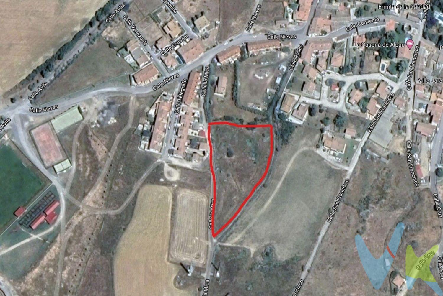 ¿BUSCAS INVERTIR? Ideal para promotor o constructor.
Te ofrecemos esta oportunidad para edificar… Villacastín, (Segovia).
Ideal para construir o invertir en el pueblo de Villacastín. Terreno urbano según catastro, no consolidado. Lo mejor es pedir al ayuntamiento mas información y conocer los detalles del terreno. Referencia catastral 0552002UL8105S0001ET.
Se vende terreno de 6.548 m2 urbano, se encuentra sin edificar. Haciendo esquina y con salida a dos calles. Posibilidad de construir 18 chalets de dos plantas.
UBICACIÓN: Villacastín es una localidad de la provincia de Segovia que en la actualidad sigue siendo un lugar estratégico ya que une Segovia, Ávila y Madrid a través de las carreteras: N-VI (Madrid-La Coruña). AP-6 (Villalba-Andanero) AP-51 (Villacastín-Ávila) y N-110 (Soria-Plasencia). Sus habitantes se dedican a los sectores de la construcción y servicios principalmente.
Oportunidad. Inmobiliaria la Montañesa.
Honorarios de intermediación no incluido en el precio.
"Información válida salvo error tipográfico".