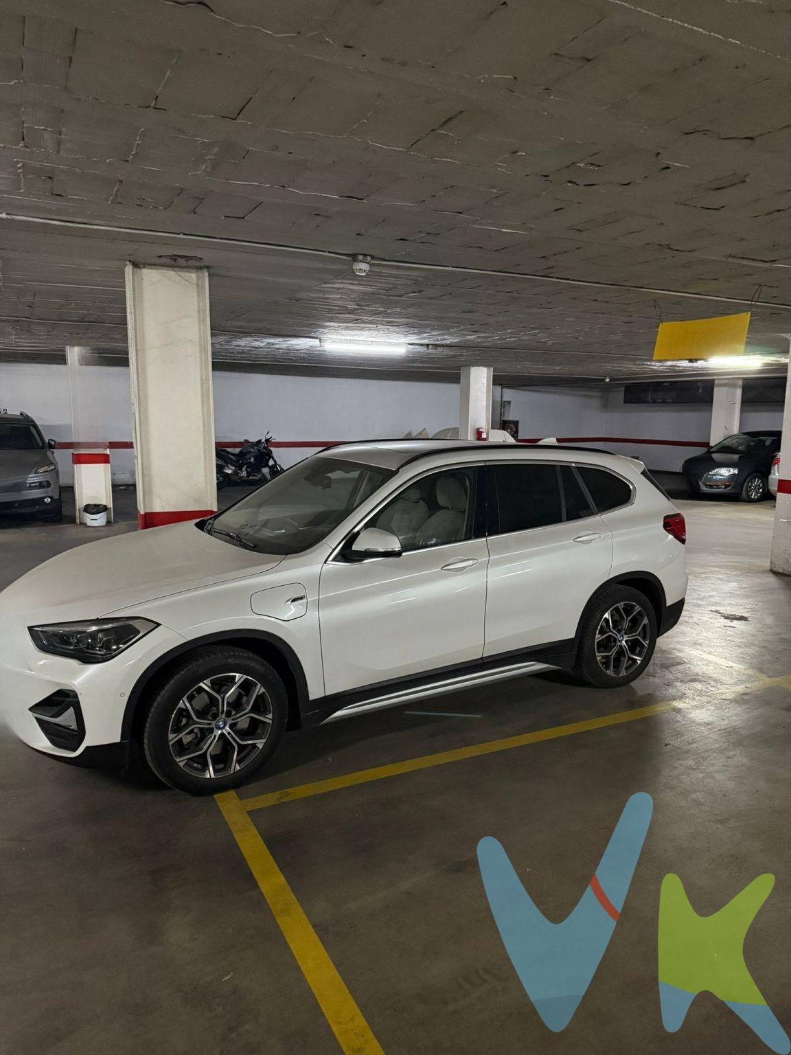 PRECIO DE VENTA: [70.000€ PVP + GASTOS] €. ¿Cansado de perder tiempo buscando aparcamiento en el corazón de Sevilla?. Gana en calidad de vida y en ahorro de tiempo del tráfico del centro. Ponemos en venta una plaza de garaje en una ubicación estratégica: Calle. Rioja, 25. • Comodidad: Tamaño para coche estándar. Superficie construida de 27 m2. • Maniobra mínima: Acceso inmejorable. Olvídate de maniobras imposibles; la entrada y la salida son amplias y directas, diseñadas para un aparcamiento fluido. • Privacidad: Cámaras y personal de seguridad 24h. Tu vehículo estará siempre protegido. • Disponibilidad: Inmediata. • Ubicación premium: A un paso de las principales zonas comerciales y de ocio. Ideal tanto para uso personal como para inversión en una zona de alta demanda. ¡Ven a visitarla sin compromiso! . En cumplimiento de las obligaciones de información previstas en la Ley 10/2025, de 28 de diciembre, de servicios de atención a la clientela y transparencia, así como en la normativa sectorial vigente, se hace constar que el precio indicado no incluye los gastos e impuestos inherentes a la adquisición, los cuales se desglosan a continuación:. ●Impuesto sobre Transmisiones Patrimoniales (ITP): Se aplicará el tipo impositivo vigente en la Comunidad Autónoma de Andalucía (generalmente el 7% (4.900€), sin perjuicio de tipos reducidos del 3,5%, 1,2% o 1% aplicables según las circunstancias personales del comprador o las características del inmueble). El impuesto se devenga sobre el Valor de Referencia de Catastro o el precio de venta, aquel que resulte superior. ●Gastos de Notaría: Los honorarios notariales se calcularán conforme al arancel oficial regulado en el Anexo I, del Real Decreto 1426/1989, de 17 de noviembre, por el que se aprueba el arancel Notarial. ●Gastos de Registro: La inscripción en el Registro de la Propiedad se facturará según el arancel oficial establecido en el ANEXO I, del Real Decreto 1427/1989, de 17 de noviembre, por el que se aprueba el arancel Notarial. ●Gastos de Gestión (Gestoría): Los honorarios por la tramitación administrativa, liquidación de impuestos e inscripción registral ascienden a [545,00]€. aproximadamente(IVA incluido). ●Honorarios Agencia del Vendedor: incluidos en el PVP. ●Honorarios Agencia del comprador: La agencia prestará los servicios de información, asesoramiento y acompañamiento previstos en el Encargo de Servicios y en el D.I.A. Si solicita servicios adicionales o personalizados, sus honorarios serán informados previamente, de forma individualizada y por escrito, conforme a la libertad de pactos y a la normativa vigente.NO VINCULADOS AL PRECIO DE COMPRA. Para una información exhaustiva sobre el funcionamiento, tipos impositivos y bonificaciones del ITP en Andalucía, puede consultar el portal oficial de la Agencia Tributaria de la Junta de Andalucía en el siguiente enlace:. https://www.juntadeandalucia.es/organismos/economiahaciendayfondoseuropeos/areas/tributos-juego/tributos/paginas/impuestos-cedidos-transmisiones.html;. Documento D. I. A. a disposición del consumidor según Decreto 218/2005 Junta de Andalucía.