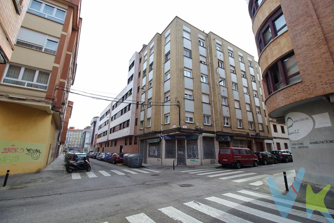 Se presenta una oportunidad excepcional para adquirir un piso muy luminoso ubicado en el encantador barrio de Llano, en Gijón.PROXIMANTE CON ASCENSOR.Este piso, situado en una zona bien comunicada y estratégica de Gijón, es una opción ideal para quienes valoran la facilidad de transporte y la cercanía a servicios esenciales. La proximidad a la estación de tren garantiza una conexión rápida y eficiente con otras áreas de la ciudad, brindando a sus residentes una movilidad sin igual y facilitando el día a día.El inmueble se encuentra en la cuarta planta ,es todo exterior en esquina con lo cual su claridad es excelente.El piso cuenta con una superficie construida de 66,53 metros. Distribuida en salón, cocina, baño y dos amplias habitaciones. El barrio de Llano es conocido por su ambiente acogedor y familiar, con una oferta abundante de servicios, comercios y opciones de ocio que enriquecen la calidad de vida de sus residentes. Desde supermercados hasta restaurantes y parques, todo lo necesario para una vida cómoda se encuentra a pocos pasos del portal.Este piso representa una oportunidad única no solo por su ubicación sino también porque está aprobado la instalación de ascensor en el edificio.No deje pasar la oportunidad de visitar este magnífico piso y descubrir por sí mismo todo lo que tiene para ofrecer. Contáctenos para concertar una visita.Contamos con más de 35 años de experiencia acreditada y nuestro objetivo es garantizarle un servicio de compra humano, ético, de calidad, fácil y seguro. Nuestro equipo lo integran agentes con la titulación AIR (Agente Inmobiliario Registrado), somos CRS (Council of Residential Specialist) y API. (Agente de la Propiedad Inmobiliaria Colegiado nº248). Contamos con un seguro de Caución que nos permite garantizar el depósito de las cantidades entregadas por nuestros clientes.Te ayudamos con la financiación con las mejores condiciones hipotecarias hasta el 100%.Consulte en nuestras reseñas de Google lo que opinan los clientes que ya han trabajado con nosotros.El precio NO incluye: Impuestos, gastos de Notaría, registro y honorarios de los servicios contratados por los compradores a la Agencia Inmobiliaria.
