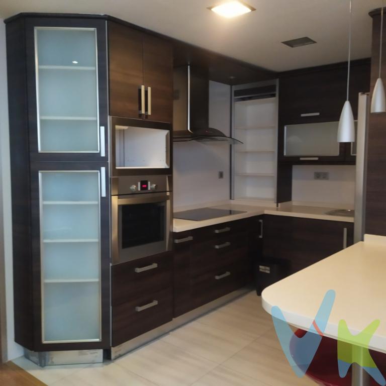 VENTA. Ponemos en venta piso ubicado en una fantastica zona, en la Calle Alarcon.La vivienda se encuentra en la tercera planta, no dispone de ascensor.Se encuentra  en una zona muy apreciada y  valorada por su cercania a la playa de san Lorenzo, colegios y todo tipo de servicios en las inmediciones, asi como una fantastica comunicacion con cualquier punto de la ciudad.El piso cuenta con muy buena distruibicion y esta reformado, con una cocina moderna.Esta distribuido en 2 habitaciones, amplio salon , cocina y baño. Es la vvienda perfecta para convertirla en su hogar y tambien como una excelente opcion para segunda residencia, le encantara la situacion y la opcion de poder disfrutarla de manera imnediata.!!No deje de ponerse en contacto para concertar una visita y comprobar que és lo que estaba  buscando!!En el precio del inmueble no estan incluidos los gastos de registro, notaria e impuesto de trasmsisniones.