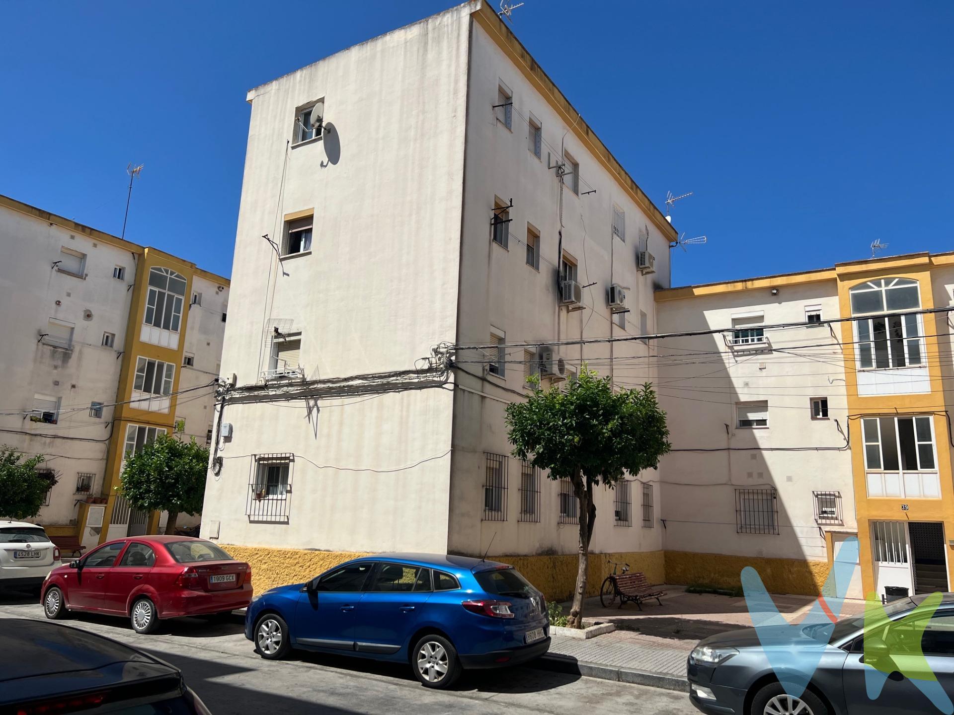 Piso para entrar a vivir en el centro de Puerto Real. Se distribuye en cocina, salón, dormitorio principal y un segundo dormitorio. Muy bien conservado, listo para entrar a vivir. Se vende con la cocina amueblada. Barrio muy tranquilo y bien comunicado. Cuenta con todo tipo de servicios y está a un paso del centro y junto a la salida de la ciudad. Buen aparcamiento. No lo dude y llame para informarse y visitarlo. Gastos e Impuestos. NOTA INFORMATIVA SOBRE LOS GASTOS E IMPUESTOS DE LOS PRECIOS EXPUESTOS EN ESTA WEB EN LAS OFERTAS DE INMUEBLES DE SEGUNDA MANO A LA VENTA. Salvo las operaciones de compra de viviendas de obra nueva que están sujetas al 10% de IVA, las de segunda mano están sujetas a ITP, cuyo tipo general es del 7% respecto al precio de venta, pero en casos especiales se puede ver reducido al 6% o 3,5% en virtud de lo dispuesto en la Ley 5/2021, de 20 de octubre, de Tributos Cedidos de la Comunidad Autónoma de Andalucía junto con modificaciones introducidas por normas posteriores como el Decreto-ley 7/2021 y la Ley 8/2025 de Presupuestos para 2026. Los gastos de Notaría y Registro dependerán del precio final de la compraventa, número de copias de la escritura, número de páginas de la escritura, complejidad, etc, en virtud de lo dispuesto en el Anexo I del Real Decreto 1426/1989, por el que se aprueba el arancel general de Notaría y el Anexo I del Real Decreto 1427/1989, por el que se aprueba el arancel de los Registradores de la Propiedad. En caso de necesidad de financiación bancaria para la compra, los gastos de la misma deberán ser obtenidos de la entidad bancaria que vaya a financiar la operación. El comprador, en caso de que querer adquirir la vivienda a través de la agencia, deberá abonar a ésta unos honorarios que ascienden al 3 % del precio de la compraventa, con un mínimo de 4.000.-€, más IVA del 21%. Se hace constar que la agencia efectúa una labor de intermediación y que las condiciones finales de la compraventa quedan sujetas a la aceptación expresa de la parte vendedora y a la ulterior formalización del contrato.