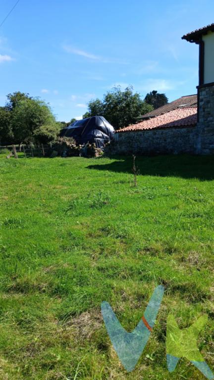 Atención inversores!!Ponemos en venta una finca urbana con proyecto de unos 4000 m2 completamente llana!!!, muy cerca del antigüo lavadero en Mazcuerras donde hay un rico y diverso patrimonio arquitectónico, podemos destacar el Palacio barroco de la familia Gutiérrez Mier del S XVIII,  el Palacio de las Magnolias situado en el centro del pueblo, que es un palacio de estilo ecléptico del S XIX. También es reseñable la Casa de Concha Espina, situada frente a la bolera, en la plaza que lleva su nombre. Unos metros mas al Oeste nos encontramos la Iglesia de San Roque junto a la escultura de Concha Espina.Desde Mazcuerras podemos ir paseando por un pequeño bosque hasta Cabezon de la Sal. Podemos construir hasta 8 viviendas unifamiliares. Acércate a verlo.