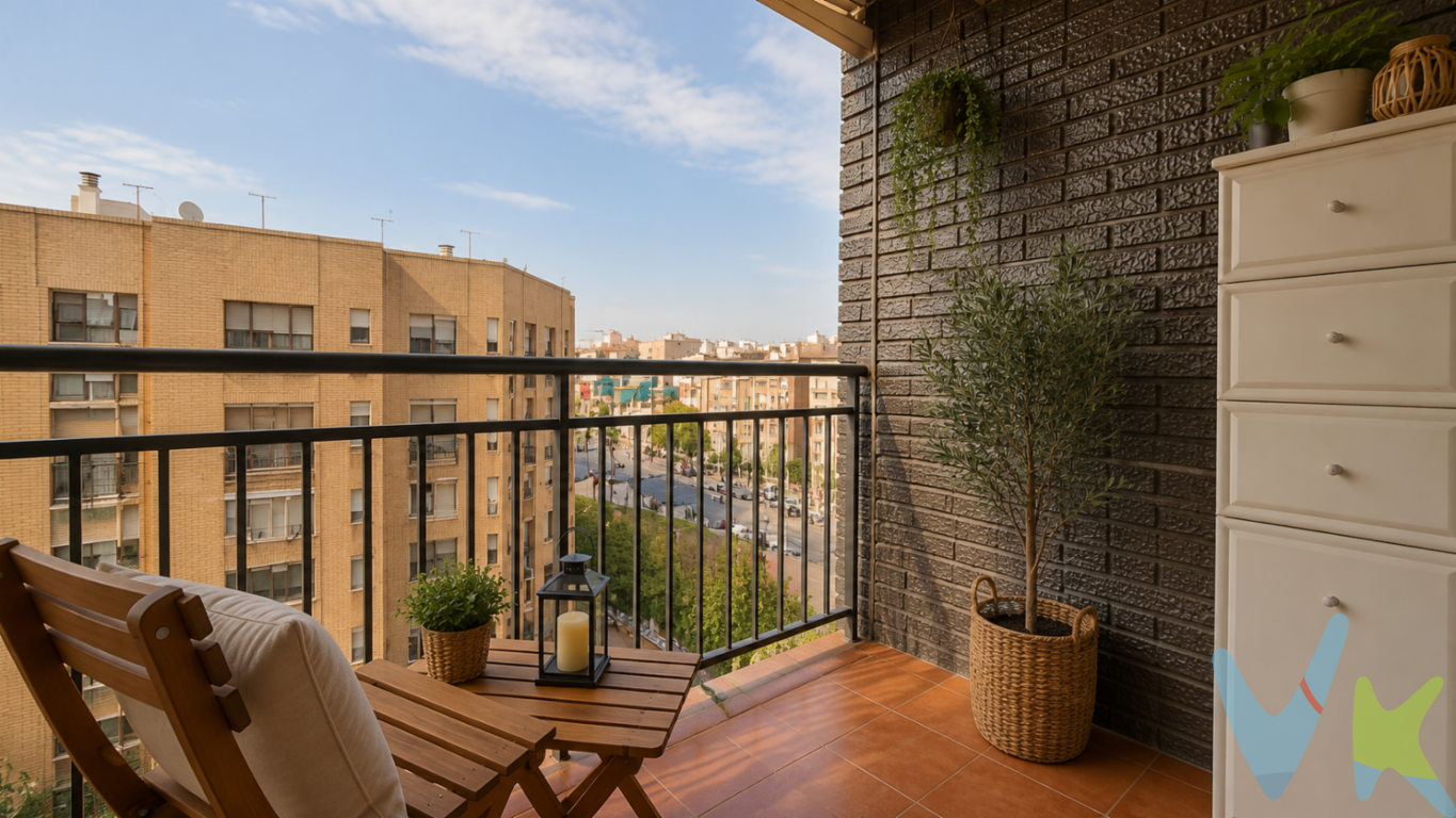 Se presenta una magnífica oportunidad para adquirir un piso en la acogedora localidad de Manises. Esta propiedad, en venta, está ubicada en una quinta planta y cuenta con un cómodo ascensor para facilitar su acceso. Construido en el año 1971, el edificio ha sido mantenido en excelentes condiciones, garantizando así un hogar seguro y cómodo.La vivienda ofrece una superficie de 80 metros cuadrados útiles, abarcando un total de 89 metros cuadrados construidos, lo cual optimiza el espacio disponible para el disfrute de sus futuros propietarios. Al entrar al piso, se encontrará con un salón espacioso y luminoso, ideal para recibir visitas o disfrutar de agradables momentos en familia. La distribución del piso potencia la entrada de luz natural, creando un ambiente cálido y acogedor.Tres dormitorios componen la zona de descanso del inmueble, cada uno con dimensiones generosas que permiten la instalación de todo tipo de muebles y decoraciones personales. Estos espacios están pensados para asegurar el confort y la privacidad, convirtiendo cada habitación en un retiro perfecto para descansar después de un día ajetreado.La cocina independiente, totalmente equipada, ha sido diseñada para optimizar el espacio y facilitar las tareas culinarias del día a día. Con espacio suficiente para aquellos que disfrutan de cocinar, ofrece prácticos armarios y superficies de trabajo que harán de este espacio un lugar funcional y agradable para compartir en familia.Además, el piso cuenta con un baño completo en el que funcionalidad y estilo se combinan perfectamente para brindar una experiencia de confort excepcional. Aquí, los detalles bien pensados hacen que cualquier rutina diaria se transforme en una experiencia relajante.Una de las características sobresalientes de este inmueble es su ubicación estratégica. Situado cerca de una estación de metro a escasos tres minutos andando, permite un acceso rápido y sencillo a las distintas áreas de la ciudad y sus alrededores. Esta proximidad es perfecta para quienes desean disfrutar de las comodidades del centro urbano manteniendo al mismo tiempo un ambiente tranquilo e íntimo en su hogar.El vecindario ofrece una amplia variedad de servicios y comodidades, desde supermercados y tiendas locales hasta centros educativos y espacios recreativos, asegurando que todo lo necesario para el día a día esté al alcance. Manises, conocida por su rica historia y su ambiente acogedor, es la elección ideal para quienes buscan un entorno amigable y lleno de vida.Esta propiedad es perfecta tanto para familias que desean establecerse en una zona con excelentes conexiones de transporte como para inversores que buscan una oportunidad atractiva en el mercado inmobiliario. Con un precio competitivo, este piso invita a aquellos interesados a visitarlo para poder apreciar personalmente todas sus ventajas.Le animamos a concertar una visita para conocer este encantador piso. Descubra el potencial que ofrece y considere cómo adaptarlo a sus necesidades. No deje pasar la ocasión de convertir este espacioso hogar en el lugar ideal para usted y su familia. Su próximo hogar le está esperando en Manises. 