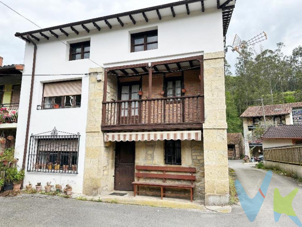 Situada en La Ganceda, Roiz, esta casona ofrece una combinación perfecta de tranquilidad rural y proximidad a la bonita costa de Cantabria.Entorno ideal para quienes buscan paz y serenidad.Cuenta con más de trescientos metros cuadrados distribuídos en planta baja, planta primera y bajo cubierta, que ofrecen un amplio margen para personalizar y reformar según las necesidades del comprador.El tejado fue renovado hace menos de diez años, asegurando una protección óptima y reduciendo las necesidades de mantenimiento inmediato.Aunque requiere reforma, su sólida estructura ofrece una base excelente para crear una posada con encanto o una residencia espaciosa para una familia grande.La distribución existente permite la adaptación a diferentes proyectos de remodelación.No dudes en visitar y echar a volar tu imaginación!!!!