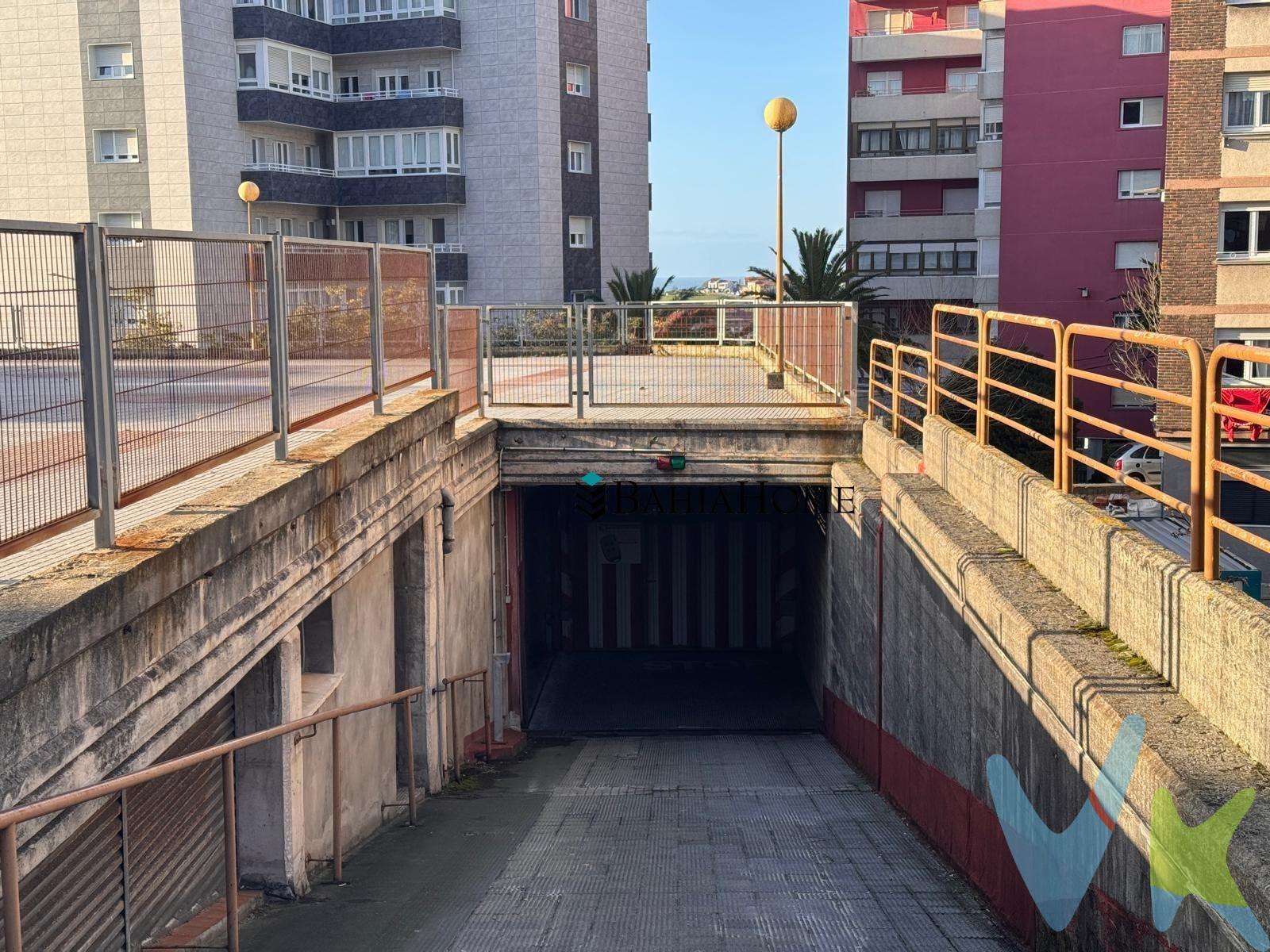 🚗 ¡PLAZA DE GARAJE EN VENTA EN General Dávila — COMODIDAD Y SEGURIDAD! 🔑. ¿Cansado de dar vueltas buscando aparcamiento? 🌀 Esta es tu oportunidad de olvidarte del estrés y ganar tiempo cada día ⏱️. ✨ Características principales:. ✅ Plaza amplia — ideal para coche grande o coche + moto 🏍️. ✅ Acceso cómodo y maniobrable 🚙. ✅ Puerta automática con mando a distancia 🔐. ✅ Garaje cubierto y protegido de lluvia y salitre 🌧️. ✅ Buena iluminación 💡. ✅ Fácil entrada y salida. 📍 Ubicación privilegiada en una de las zonas más demandadas, con todos los servicios cerca y excelente conexión con el centro. 💼 Perfecta para:. ✔️ Residentes de la zona. ✔️ Inversores (alta demanda de alquiler) 📈. ✔️ Personas que trabajan en el centro y valoran la comodidad. 🚀 Olvídate de multas, grúa y pérdidas de tiempo. Aparca fácil todos los días. 📞 ¡No dejes pasar esta oportunidad! Contacta para más información o visita sin compromiso.