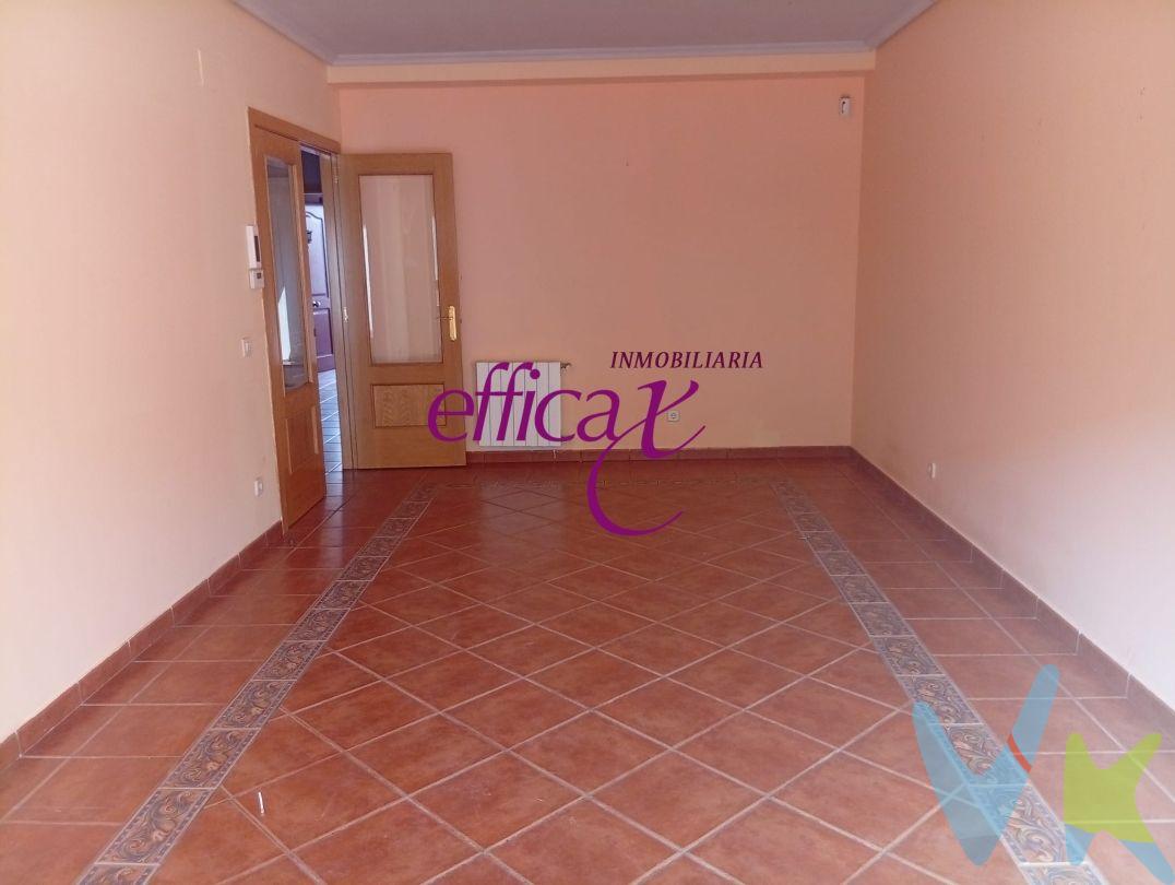 ¿Buscas un hogar espacioso y cómodo para toda la familia? ¡Esta es tu oportunidad!
Te presentamos un hermoso chalet adosado de dos plantas en la exclusiva Urbanización El Señorío de Torrijos. Con 4 habitaciones amplias, 2 baños completos y un aseo, esta vivienda está diseñada para ofrecerte confort y funcionalidad en cada rincón. La cocina cuenta con despensa, perfecta para organizarte, y el salón-comedor es ideal para compartir momentos inolvidables.
Además, dispone de una buhardilla que puedes adaptar a tus necesidades, un garaje para mayor comodidad y un patio donde podrás disfrutar del aire libre y del buen clima.
Situado en una zona tranquila y bien comunicada, este chalet te ofrece la tranquilidad de vivir en un entorno residencial con todas las comodidades a tu alcance.
¿Quieres dar el paso hacia tu nuevo hogar? Contáctanos y te ayudaremos a hacer realidad tu sueño en Torrijos.
La compra de este inmueble conlleva un servicio de formalización y gestión de la compraventa para el comprador, cuyo coste no está incluido en el precio publicado.
Se le informara de todos los gastos asociados a la compraventa antes de la reserva para que usted compre con la máxima seguridad, tranquilidad y transparencia. 