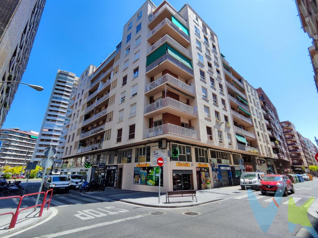 Oficina con gran esquina en Gran Vía de Logroño.Fachadas a las calles Vitoria y Labradores.Mucha luz y magnífico entorno comercial.Ideal para aula de formación u oficina representativa. 