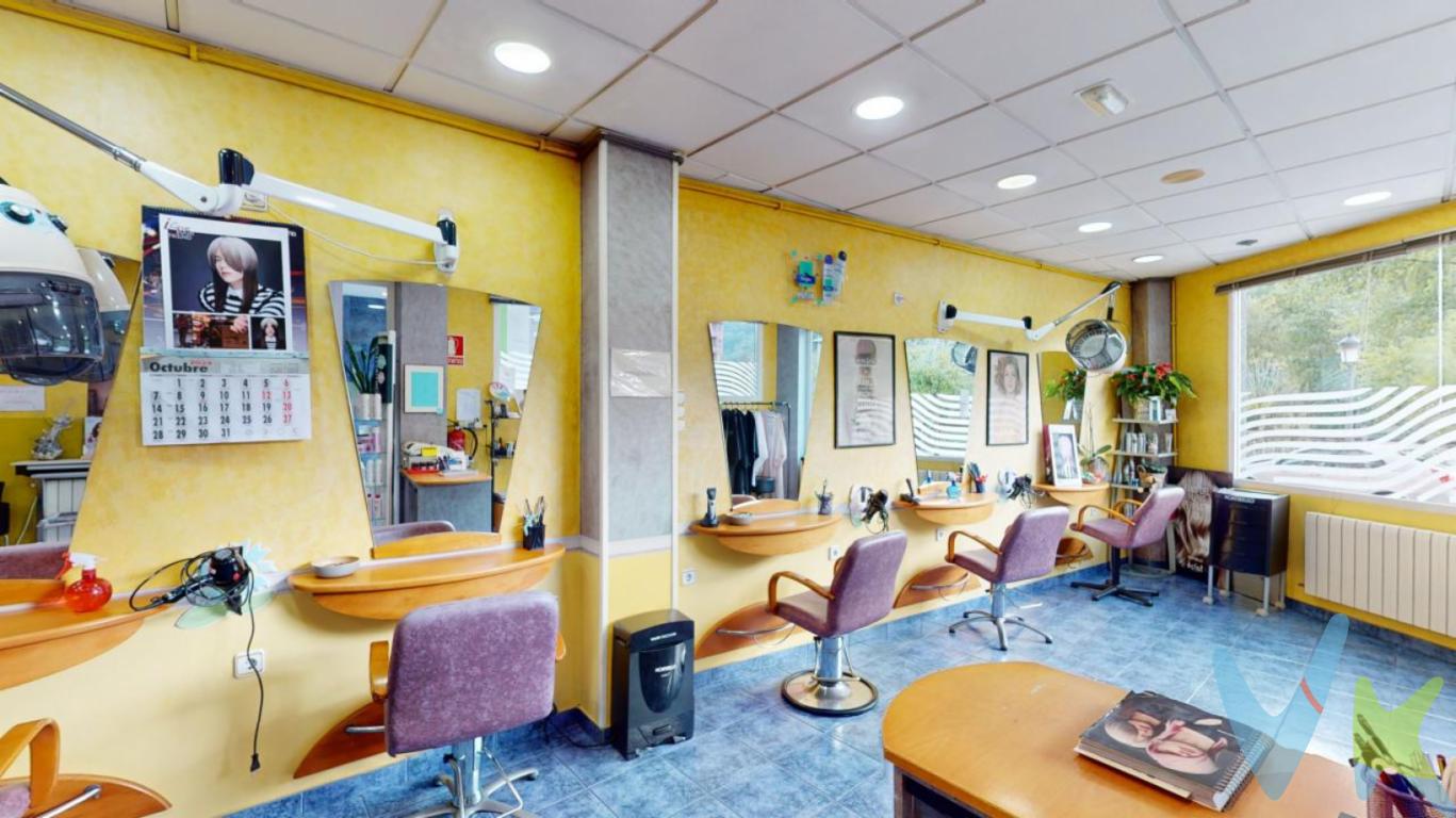 ¿Sueñas con tener tu Salón de belleza, Beauty studio, Salón integral, Beauty lab..? 
Esta peluquería es tu oportunidad perfecta para cualquiera de tus propuestas

Si sueñas con llevar tu carrera al siguiente nivel y montar tu propio espacio, tenemos en San Martín del Rey Aurelio en venta el local perfecto para ti. 
Esta peluquería activa, situada en una zona top de San Martín del Rey Aurelio, te ofrece todo lo que necesitas para triunfar como estilista


Ubicación perfecta  
Ubicada en pleno paseo fluvial del río Nalón, un lugar súper transitado por gente que sale a pasear, hacer deporte o simplemente disfrutar del entorno natural, esta peluquería está en el lugar ideal para captar nuevos clientes día tras día. ¡El tráfico peatonal es constante! 
Mira la ubicación aquí



Espacio que invita a la creatividad 
Imagínate trabajando en una peluquería amplia, luminosa y moderna con cinco puestos de trabajo listos para que tú y tu equipo deis rienda suelta a la creatividad. Además, cuentas con dos puestos de lavacabezas, un espacio perfecto para tratamientos capilares, y una zona de trabajo adicional que incluye lavabo. 
¡Todo está pensado para que puedas ofrecer un servicio de lujo a tus clientes!

Además, este espacio tiene:

Baño con aseo
Habitación con ducha, perfecta si quieres hacer tratamiento corporales o cambios en el look de tus clientes y necesitas algo más de comodidad. 
Habitación que puedes convertir en un espacio de estética para tratamientos especiales.
 ¡Las posibilidades son ilimitadas!





Para estilistas que buscan más 
Este local es ideal si eres una o un estilista joven, con ambición y ganas de innovar, un lugar que te permita destacar. 
La peluquería ya está en funcionamiento, por lo que entrar aquí es empezar a facturar desde el día uno. No tienes que preocuparte por equipar el local ni hacer grandes reformas, todo está listo y funcional. Lo único que falta eres tú, con tu estilo único y tu toque personal para convertir este espacio en la peluquería más cool del barrio.


Con luz, estilo y buenas vibras
La orientación sur del local garantiza que tendrás luz natural todo el día, lo que crea un ambiente súper agradable tanto para ti como para tus clientes. Trabajar en un espacio con buena energía y bien iluminado no solo mejora la experiencia del cliente, sino que también hace que tu día a día sea más inspirador y llevadero.


¿Por qué elegir este local?

Cinco puestos de trabajo para crecer a tu ritmo
Dos lavacabezas, y espacio extra para preparación
Baño con aseo
Habitación con ducha 
Habitación extra que puedes personalizar
Ubicación inmejorable en un paseo fluvial lleno de vida, con mucho paso de gente
Orientación sur, para aprovechar al máximo la luz natural


Si eres un o una estilista moderna, con visión y ganas de marcar tendencia, esta peluquería es el espacio ideal para que des el gran salto y te consolides como el profesional que siempre has querido ser.

¿Listo para dar el paso?
Sumérgete en la visita virtual y empieza a imaginar todas las ideas que podrás hacer realidad en este espacio. El inventario de productos existentes no están incluidos en el precio de venta

El precio de la propiedad no incluye los gastos de impuesto de transmisiones patrimoniales, notariales ni de registro

