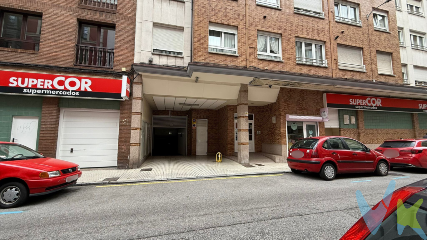 Excepcional plaza de garaje en pleno centro de Gijon, en las calle Garcilaso de la Vega y la calle Uría. Se trata de una amplia plaza de garaje de 4,92 metros de largo por 2,40 de ancho, con amplios pasillos de circulación, y tres entradas peatonales, dos desde la calle Garcilaso de la vega, y una por la calle Uría. Además tiene como anejo un trastero de más de 8m2 pegado a la misma plaza. Si no quieres dar más vueltas y volverte loco, llámanos y ven a probarla, seguro que tomarás una gran decisión comprandola.En el precio final no están incluidos el Impuesto de Transmisiones patrimoniales ni los gastos de notaría y registro.