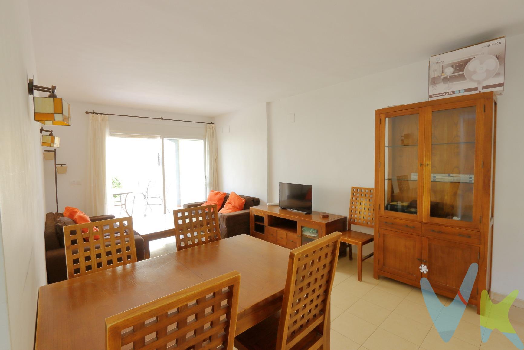 🏡 Bajo en venta en El Verger - Alicante. ✨ Lo que lo hace único:. 1. Bajo de esquina con amplio jardín,  proporcionando un espacio exterior excepcional para relajarse, reunirse o dejar que los niños jueguen con total seguridad. 2. Gran Urbanización con piscina de adultos, piscina infantil, extensa zona verde, parque infantil y pista de pádel. 3.Trastero y garaje incluido en el precio. 4. Ubicación: junto al Polideportivo Tonus. 5. Población tranquila y a tan sólo 5 min. de Denia. 🔑 Distribución:. 3 habitaciones dobles. 2 baños completos. Cocina independiente. Salón con acceso directo al jardín. . 📞 ¡No dejes pasar esta oportunidad y agenda tu visita!. . El comprador tendrá un coste adicional correspondiente al servicio de gestión, asesoramiento y acompañamiento en todo el proceso de compra. Dicho importe, el mobiliario, la decoración y los impuestos no están incluidos en el precio publicado. . . . 