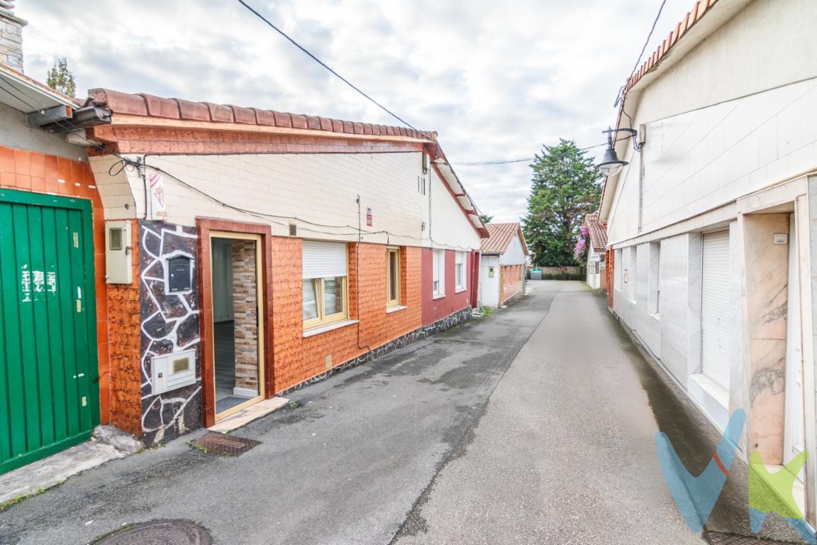 Casa en venta zona Santa Barbara Gijón.¡Vive en la casa de tus sueños! Exclusiva casa diseñada para el máximo confort y disfrute en Gijón.Presentamos esta propiedad que destaca por su excelente aprovechamiento de espacios y sus zonas de ocio exterior. Una vivienda perfecta para quienes buscan calidad de vida y privacidad sin renunciar a estar cerca de la ciudad.Disfruta de una amplia terraza con diseño moderno, ideal para reuniones y momentos de relax. La propiedad cuenta con una versátil casa de aperos que ha sido inteligentemente habilitada como un estudio independiente. Este espacio multifuncional incluye una pequeña cocina y una zona de estar.Espectacular piscina para los meses de verano. El espacio exterior un verdadero lujo.Espacioso salón-comedor conectado con una cocina equipada, un detalle a tener en cuenta es la cocina de leña o carbón que aporta calidez y un toque rustico.La vivienda cuenta con 4 dormitorios, el dormitorio principal ofrece el lujo de un impresionante vestidor totalmente equipado, diseñado para la organización y el confort.Baño completo con plato de ducha con ventana.La planta superior esta perfectamente acondicionada como un espacio diáfano abuhardillado. Actualmente habilitado como habitación, ofrece infinitas posibilidades, sala de cine, juegos, o estudio.Disfruta de una calidad de vida superior gracias a las completas y exclusivas zonas comunes de esta comunidad diseñadas para el ocio, el deporte y las reuniones sociales.Gimnasio comunitario totalmente equipado. Salón Social / Sala de eventos. Un espacioso salón diáfano perfecto para celebrar cumpleaños, reuniones etc.. Muy buena ubicación.A tan solo 10 minutos caminando de El Corte Ingles.La vivienda esta convenientemente comunicada gracias a las paradas de autobús cercanas que ofrecen conexiones directas con el centro de Gijón y otras zonas claves.El rápido acceso a las principales vías de comunicación facilita la entrada y salida de la ciudad.No dudes en contactarnos para agendar una visita y descubrir todo lo que esta propiedad puede ofrecerte.PRECIO DE VENTA SIN GASTOS NI IMPUESTOS INCLUIDOS: El precio de venta no incluye gastos de notaría, registro de la propiedad, gestoría, ni el Impuesto de Transmisiones Patrimoniales (ITP) o el IVA/AJD. 