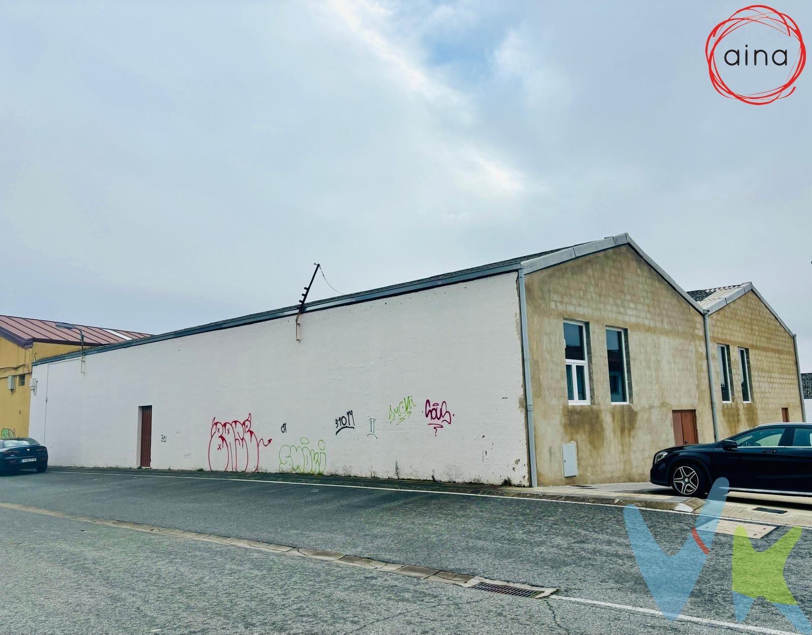 nave industrial de 620 m². Útiles, en una sola planta, con posibilidad de elevar el tejado y hacer un piso más de altura, ubicada en la estratégica **Carretera Ártica*, una de las zonas más comerciales y demandadas de la ciudad.  . Su localización es inmejorable: justo al lado de la autovía, lo que garantiza *excelentes comunicaciones* con el centro urbano y otras áreas clave. Además, se encuentra rodeada de servicios *dos gasolineras, el **seoermercados, oficinas, naves comerciales* están a pocos metros, consolidando la zona como un punto de gran afluencia.  . La nave, ideal para cualquier tipo de actividad industrial, logística o comercial, ofrece una *estructura versátil* que permite optimizar el espacio según las necesidades de tu negocio. Su proximidad a la ciudad y la conectividad hacen de esta propiedad una oportunidad única para empresas que buscan crecer en un entorno de alta visibilidad y fácil acceso.  . ¡No dejes pasar esta oportunidad de ubicar tu negocio en uno de los puntos más estratégicos de la ciudad! Contáctanos para más información o para agendar una visita.