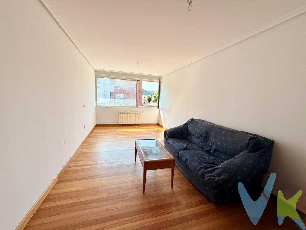 Tu nuevo hogar en Parbayón te está esperandoEn una zona tranquila de Parbayón, Piélagos, encontrarás esta vivienda de 79 m², lista para estrenar y con orientación sur, una combinación perfecta para disfrutar de un hogar luminoso y confortable. El edificio dispone de ascensor y está adaptado sin barreras arquitectónicas, facilitando el acceso y aportando mayor comodidad en el día a día. Además, cuenta con garaje, un práctico extra que suma tranquilidad y funcionalidad.Situado en primera planta, el piso ofrece un salón acogedor y luminoso, una cocina independiente con salida directa al balcón, dos dormitorios y dos baños. Una distribución pensada para aprovechar el espacio y disfrutar de cada estancia con comodidad.El suelo de parquet y la calefacción completan una vivienda funcional y agradable, preparada para convertirse en tu próximo hogar.Si buscas un piso a estrenar en Parbayón, Piélagos, luminoso, accesible, con ascensor y garaje, puede ser justo lo que estabas buscando. Además de nuestra oficina principal en el centro de Santander, en la Calle Juan de Herrera, también nos encontrarás en Suances y Torrelavega. Queremos estar más cerca de ti! Así, como tu inmobiliaria de confianza en Cantabria, estamos siempre accesibles y listos para ayudarte en lo que necesites.