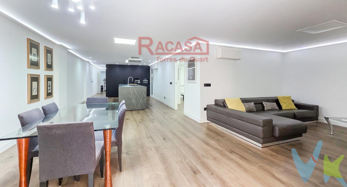 RACASA TORRES DE QUART te ofrece este espectacular piso a la venta, que combina a la perfección la elegancia moderna con el máximo confort tecnológico, ofreciendo un refugio de tranquilidad en pleno centro de la ciudad.Esta vivienda está recién reformada y cuenta con excelentes calidades y acabados. Dispone de un amplio salón comedor con salida al balcón, cocina americana con una gran isla, 3 amplios dormitorios (uno de ellos en suite), galería y 2 baños completos. También cuenta de manera opcional, con una plaza de garaje por 40.000EUR adicionales. Características que marcan la diferencia:Climatización Perfecta: Disfruta de la temperatura ideal durante todo el año gracias a sus 5 splits de aire acondicionado distribuidos estratégicamente por toda la vivienda.Cocina de Alta Gama: Equipada para los amantes de la gastronomía con electrodomésticos de marcas premium: horno y microondas Miele y una eficiente campana extractora Novi.Tecnología y Bienestar: La vivienda cuenta con un avanzado sistema de aerotermia y un descalcificador de agua, garantizando eficiencia energética y una calidad de agua superior en todo momento.Plaza de Garaje opcional por 40.0.00EUR: Olvídate de las complicaciones de aparcar en el centro; posibilidad de plaza de aparcamiento en la misma finca. Ubicación Privilegiada: Situado en una zona estratégica, a un paso de las Torres de Quart, a metros de la Universidad Católica  y rodeado de todos los servicios, comercios, colegios, transporte y la oferta cultural que solo el centro de Valencia puede ofrecer.El piso se entrega en un estado de conservación impecable, listo para entrar a vivir y diseñado para quienes buscan calidad de vida y distinción. No dudes en contactar con nosotros para ampliar información y solicitar visita.  El precio no incluye lo siguiente: honorarios de la agencia inmobiliaria, impuestos (IVA, ITP) y otros gastos de la Compraventa (notaria, gestoría y registro).La oferta está sujeta a cambios de precio o retirada del mercado sin previo aviso. Este anuncio en su conjunto, incluyendo textos, fotos, imágenes o cualquier otro contenido del mismo, no es vinculante dado que la información es ofrecida por terceros y puede contener errores. Se muestra a título informativo y no contractual.Número de Registro de Agentes de Intermediación Inmobiliaria de la Comunidad Valenciana: RAICV-1405.  
