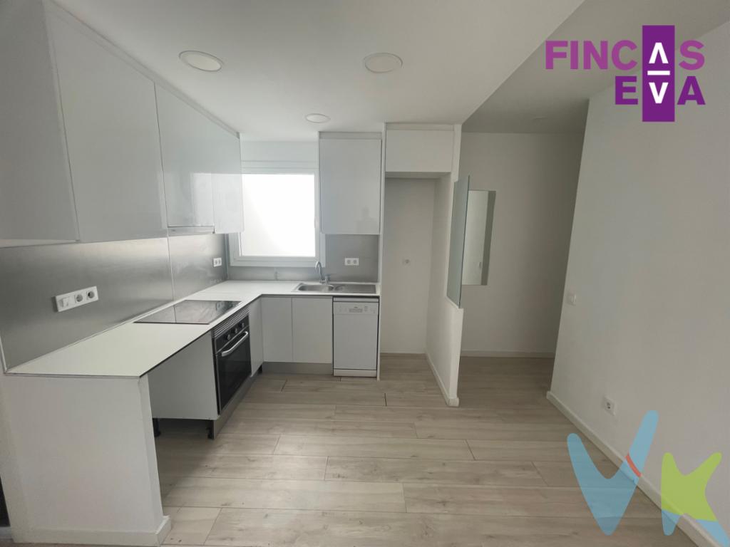 Ubicada en una finca de 1924 en la zona de El Clot, esta vivienda destaca por su altura y luminosidad. Se trata de una 5ª planta real, con ascensor, lo que garantiza tranquilidad y excelentes vistas despejadas.Con 55m² construidos, la vivienda se distribuye de forma muy funcional. Dispone de dos dormitorios dobles. Un baño completo, equipado con plato de ducha que ofrece comodidad y practicidad.La cocina es abierta al salón-comedor. Dispone de luz natural en todas las estancias. Se encuentra en perfecto estado.Honorarios incluidos en el precio de venta.Los impuestos derivados de la compraventa y los gastos de notaría, registro y gestoría no están incluidos en el precio y serán asumidos por la parte compradora.