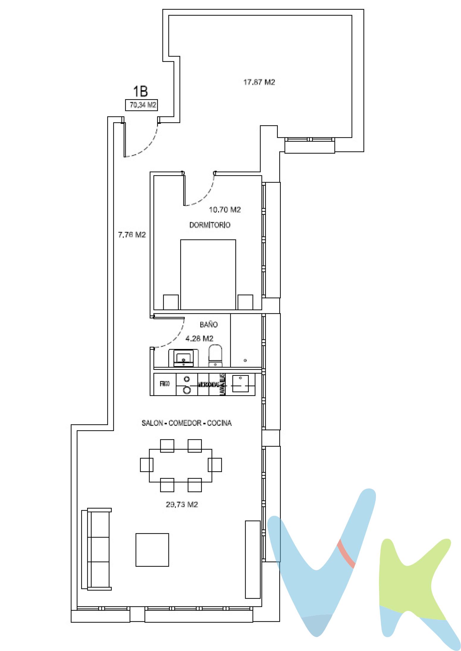 Siente el placer y distinción de vivir en el EDIFICIO SAN ESTEBAN.  Ya puedes visitar la única vivienda disponible. Dos dormitorios y un baño.El Edificio SAN ESTEBAN combina tradición y vanguardia, consiguiendo la CALIFICACIÓN ENERGÉTICA A y ofreciendo a sus habitantes un excelente confort interior y una cuidada estética exterior.Es un inmueble con historia y relevancia en la ciudad de Gijón que forma parte del Catálogo Urbanístico, siendo sus creadores los prestigiosos arquitectos D. Miguel Díaz Negrete () y D. y Juan Manuel del Busto ()ESTRENA esta rehabilitación integral ,que mantiene viva la esencia original del edificio, mejorando su accesibilidad, habitabilidad y confort, pero manteniendo al mismo tiempo sus valores y principales características que definen la personalidad de este emblemático inmueble, adaptándolo a las exigencias, normativas y técnicas actuales.CALIDADES EXCEPCIONALES:Carpintería de PVC con rotura de puente térmico. Acristalamiento tipo Climalit o similar, con cámara interior de aire y doble vidrio bajo emisivos con baja transmitancia térmica para optimizar el aislamiento acústico y térmico de las viviendas tanto en invierno como en verano.Puerta de entrada acorazada.Puertas interiores abatibles y correderas, según planos, lacadas en blanco y con rayas horizontales. Con condena en baños y en dormitorio principal.Mampara de forja con vidrios, en la separación con salones, según viviendas.CALEFACCIÓN y ACSCalefacción y ACS con sistema de producción centralizada de gas natural y con contadores individuales de consumo.Equipos de alta eficiencia, mediante Aerotermia, como apoyo a la producción de agua caliente.Radiadores de aluminio con regulación individual.Termostato wifi programable desde dispositivos móviles para el encendido/apagado o regulación a distancia de la calefacción.BAÑOSInodoros suspendidos, ROCA MERIDIAN o similar.Lavabos con mueble integrado y dos cajones, marca ROCA o similar.Espejo con aplique LED en todos los baños.Grifería marca ROCA, TRES o similar, termostáticas en bañeras y duchas, según planos.Mampara de vidrio fijo en todas las duchas.Mecanismos de primeras marcas.Iluminación mediante luminarias de tipología LED para empotrar, en pasillos y baños. Downlights o tiras LED en cocinas.Instalación de Telecomunicaciones conforme al reglamento ICT. Tomas de TV-FM, e internet según reglamento de BT e ICT. En el salón se instalarán dos tomas de TV en sitios diferentes, para flexibilizar la decoración de la estancia.Red de fibra óptica común del edificio hasta el PAU de la vivienda, conforme Reglamento de ICT.Vídeo portero con pantalla a color, para intercomunicación entre las viviendas y el acceso al portal.Dos ascensores con paradas en todas las plantas, de marca de referencia con capacidad para seis personas cada uno. Puerta de desembarque de zonas comunes en acero inoxidable.Recuperador de calor individual, para conseguir un mayor ahorro energético y salubridad del aire dentro de cada vivienda.El acceso principal, sin barreras arquitectónicas, así como las zonas comunes del edificio, en consonancia con la elegancia de todo el conjunto, están especialmente estudiados, en su composición y en su decoración, con materiales nobles como el mármol en zonas de suelos y paredes y una estudiada iluminación LED.Pack de buzones inteligentes para recibir pedidos online sin estar en casa, exclusivos para la comunidad de propietarios. 