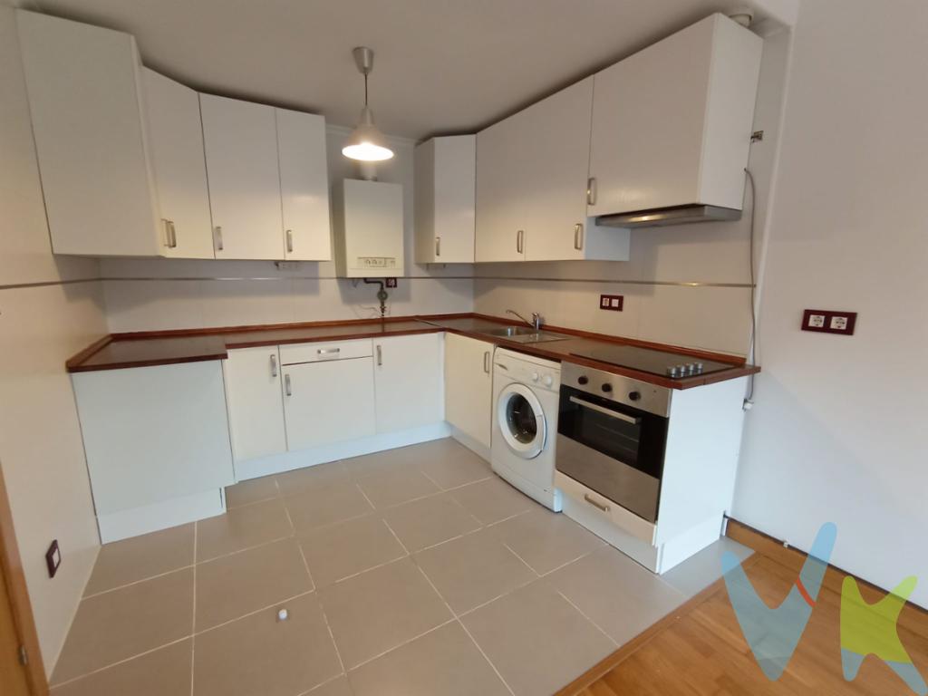 Apartamento en Villabáñez  Castañeda | Ideal inversoresSe ofrece en venta acogedor apartamento de unos 40 m², situado en Villabáñez, en el municipio de Castañeda, una zona tranquila y residencial, bien comunicada y a poca distancia de Torrelavega y con las playas de Cantabria a una distancia cómoda.La vivienda se distribuye en salón con cocina americana, un dormitorio y un baño completo, ofreciendo un espacio práctico y funcional, ideal tanto como inversión como para quienes buscan una vivienda de reducidas dimensiones en un entorno tranquilo.El inmueble dispone además de plaza de garaje y trastero, dos elementos que aportan un importante valor añadido y comodidad.El edificio cuenta con ascensor a cota cero, facilitando el acceso a la vivienda, y la calefacción es individual.Una oportunidad especialmente interesante para inversoresActualmente la vivienda se encuentra alquilada y no es posible realizar visitas, por lo que se ofrece como una excelente oportunidad para aquellos compradores que buscan adquirir un inmueble que ya cuenta con inquilino, permitiendo mantener desde el primer momento la inversión en alquiler, sujeto a las condiciones del contrato vigente.Su ubicación, sus reducidas necesidades de mantenimiento, la plaza de garaje y el trastero, junto con el hecho de contar ya con inquilino, hacen de este apartamento una opción interesante para quienes buscan una inversión inmobiliaria sencilla y con potencial de rentabilidad.Villabáñez (Castañeda), un entorno tranquilo sin renunciar a la proximidad de Torrelavega y a los principales atractivos de la costa cántabra.No dudes en llamarnos para hacer una visita. Gastos e Impuestos no incluidos en el precio. Compra sujeta a ITP. El comprador se hará cargo de los costes de la escritura e inscripción en el Registro de la Propiedad.\"Más información sobre transparencia, impuestos, gastos y condiciones de compraventa en nuestra web www.activanorte.com\"