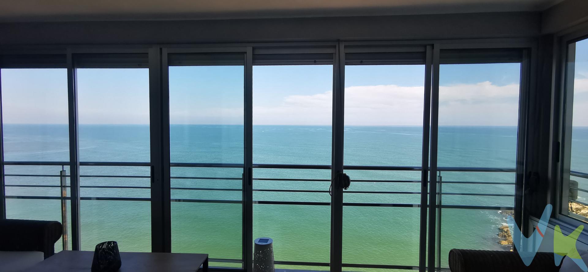 Un hogar a tu medida en Cullera. Te presentamos un encantador apartamento reformado ubicado en la cotizada zona de El Faro, en Cullera, Valencia. Este precioso espacio de 107 m² es el refugio ideal para disfrutar de tranquilidad y confort en un lugar increíble con vistas al Golfo de Valencia. Distribución práctica y acogedora. El apartamento cuenta con tres dormitorios dobles y luminosos, perfectamente diseñados para brindar un ambiente relajante y privado. Cada dormitorio invita a la relajación e irradia un ambiente cálido y agradable que se palpa al entrar. El baño completo está diseñado para ofrecer comodidad; también hay un segundo baño de cortesía. La propiedad se encuentra en una segunda planta; actualmente no hay ascensor, pero existe la posibilidad de instalar uno en el futuro. El edificio de cuatro plantas, construido en 1985, fue completamente renovado hace seis años. Espacios cuidadosamente diseñados. La cocina independiente permite una agradable experiencia culinaria, con amplio espacio para preparar tus platos favoritos y pasar tiempo en familia. Su distribución funcional facilita el movimiento y, gracias a su fantástica orientación, recibe luz natural durante todo el día en dos zonas separadas. Esta propiedad única cuenta con ventilación natural cruzada y aire acondicionado y calefacción en todas las estancias. El apartamento cuenta con ventanas de doble acristalamiento que garantizan un ambiente tranquilo y una eficiente regulación térmica. Además, está equipado con una puerta de seguridad para brindar tranquilidad y seguridad en todo momento. Comodidades adicionales:. Plaza de garaje interior y otra exterior. La primera se puede convertir en un amplio trastero. Además, la terraza cubierta ofrece espacio adicional para relajarse y disfrutar de las vistas del entorno durante todo el año. El edificio cuenta con una ducha exterior en la planta baja, de uso exclusivo para los copropietarios, para quitarse la arena al volver de la playa. ¡Muy práctico y conveniente, especialmente con niños!. Una inversión en calidad de vida. Adquirir este apartamento en la zona de El Faro en Cullera significa no solo encontrar un lugar para vivir, sino también un paraíso para disfrutar de la vida mediterránea. Podrá darse un baño todos los días a un corto paseo de su nuevo hogar. Cullera es conocida por sus hermosas playas, su agradable clima y la diversidad de actividades que ofrece, desde deportes acuáticos hasta festivales culturales, todo a solo minutos de su nuevo hogar. En definitiva, este apartamento representa una oportunidad única para quienes buscan establecerse en un lugar donde la calidad de vida, la comodidad y la proximidad al mar se combinan a la perfección. ¡No pierda la oportunidad de visitarlo! Valencia ciudad a 30 minutos en coche. Aeropuerto a 45 minutos. Cullera cuenta con su Club Náutico junto al estuario del río Júcar. Campo de golf de primera clase junto al mar en el Club de Golf El Saler, a 20 minutos en coche.