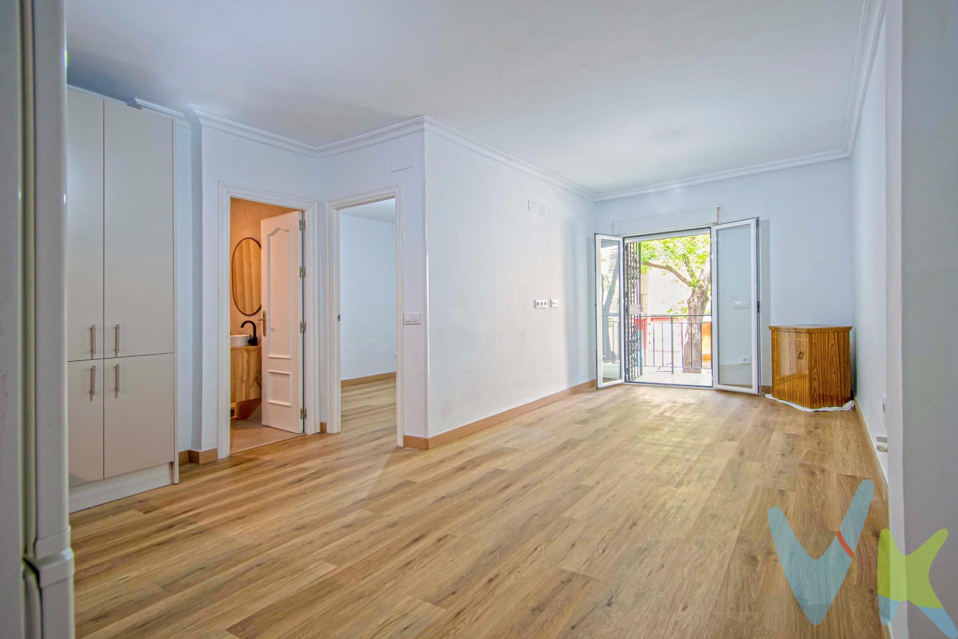 Con una situación inmejorable, en la popular Barriada de El Cerro del Águila y junto a la Avenida de Hytasa, este bonito piso ha sido totalmente reformado para que lo estrenes!!. Tiene 65.45m2 construidos distribuidos en un amplio salón con la cocina integrada, amueblada y equipada con electrodomésticos, desde el salón se accede a una bonita terraza con vistas a la calle. Tres estupendos dormitorios y un cuarto de baño exterior con placa de ducha. Excelentes calidades, solería de tarima y gres, puertas de madera lacadas en blanco, ventanas de aluminio lacado con mosquiteras y preinstalación de aire acondicionado por conducto en salón cocina. Azulejos de primeras calidades en baño y cocina. La instalación eléctrica ha sido totalmente renovada. No pierdas esta oportunidad y ponte en contacto con nosotros, LO VISITAMOS??. Informamos a nuestros clientes que el precio de venta no incluye lo siguiente: Honorarios de la agencia inmobiliaria, Impuestos (I.T.P., I.V.A. o A.J.D., en su caso) ni otros gastos de la compraventa (gastos de Registro de la Propiedad, Notaría, Gestoría ni de posible Financiación). Documento F.I.S. a disposición del consumidor según Decreto 218/2005 Junta de Andalucía. 