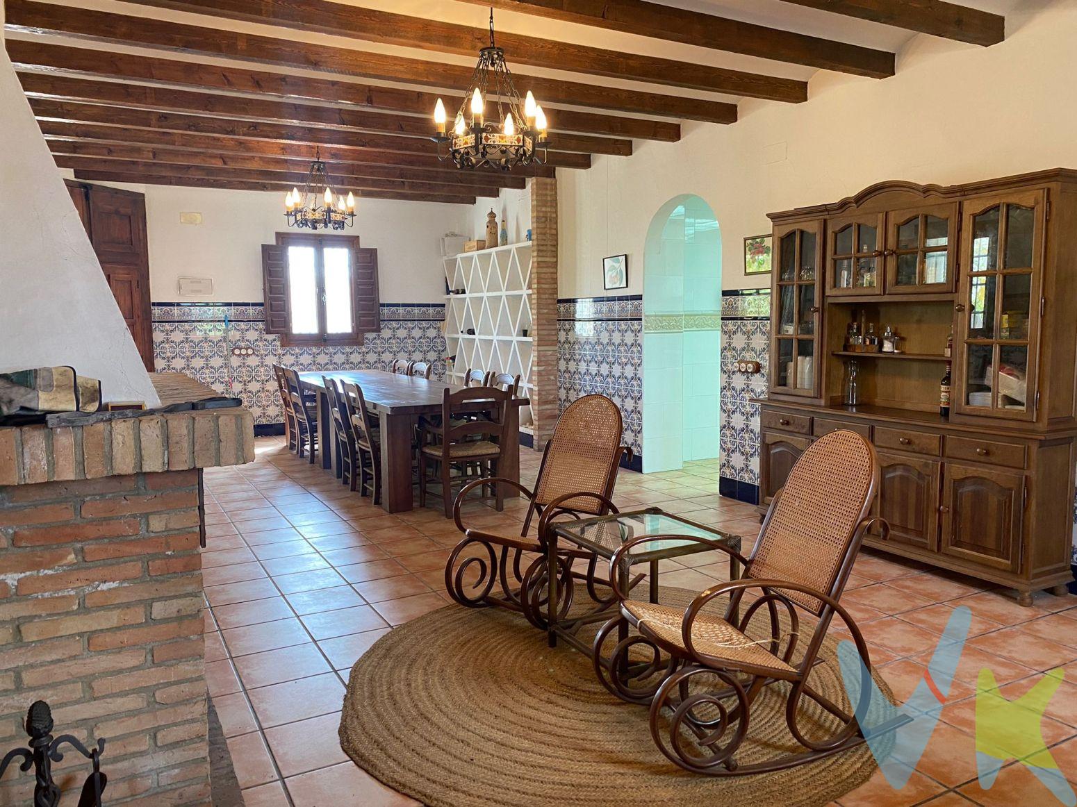 Le presentamos este magnífico campo rústico con explotación agrícola de 42 hanegadas, (38.570 m² ) para poder realizar su nuevo proyecto , ya que podrá plantar cualquier variedad de cítricos y también productos de huerta (aguacates, kiwis, etc.). Dispone de un amplio invernadero de 20 hanegadas y otras 20 hanegadas de arbolado de naranjos valencianos. La finca tiene pozo propio legalizado de 3.000 litros por minuto, además de balsa de 600 metros cúbicos y 50 acciones del pozo S.C.R.S. Vicente Morredondo. Ubicado en el término municipal de Torrent. La finca se beneficia de la atmósfera serena de la zona, alejada del bullicio de la ciudad pero a la vez con un acceso fácil y rápido a todos los servicios y comodidades. El entorno combina la belleza de la naturaleza con la funcionalidad de una población bien comunicada y dotada de todas las infraestructuras necesarias. Tiene una casa de aperos estilo valenciano con encanto de 96 metros cuadrados, habilitada para realizar con amigos y familiares comidas y almuerzos, ya que tiene una amplia cocina equipada con todo lo necesario, un comedor de 50 metros cuadrados con chimenea que lo hacen un lugar agradable y acogedor, además de un cuarto adicional, un baño y paellero. Si esta interesado en conocer esta propiedad no dude en llamarnos y concertar una visita. Por mandato expreso del propietario, comercializamos este inmueble en MULTIEXCLUSIVA, lo que le garantiza un servicio de calidad, un trato fácil, sencillo y sin interferencias de terceros. Por este motivo, se ruega no molestar a los propietarios, a los ocupantes de la propiedad y a los vecinos. Muchas gracias por su comprensión. Si Usted es agencia inmobiliaria y tiene un cliente para este inmueble, llámenos, estaremos encantados de colaborar en esta y otras operaciones.                       