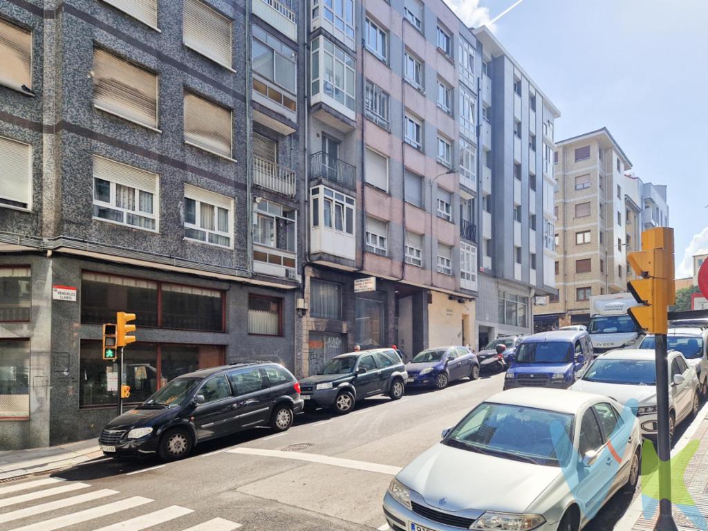 Descubra su próximo hogar en una de las zonas más solicitadas de Gijón. Ponemos en venta este piso lado Pablo Iglesias, una ubicación que combina a la perfección la tranquilidad residencial con una excelente comunicación y servicios. Situado en la planta tercera de un buen edificio, Dispone de tres habitaciones, empotrados, salón, cocina , 2 baños, además de 2 despensas, esta propiedad es la opción ideal para quienes buscan comodidad y funcionalidad en su día a día.Portal completamente reformado recientemente sin barreras arquitectónicas.La ubicación de este piso es otro de sus puntos fuertes, perfectamente comunicado, con paradas de autobús a pocos pasos, ofrece un acceso fácil y rápido al resto de la ciudad. Finalmente, la comunidad del edificio es tranquila y bien cuidada, proporcionando un ambiente seguro y agradable para todos sus vecinos. Si busca un lugar donde establecerse, en el que cada detalle ha sido cuidadosamente pensado para su bienestar, este piso es una opción que merece su consideración.Gastos e impuestos no incluidos en el precio. Honorarios de intermediación inmobiliaria a cargo del vendedor y honorarios de mediación inmobiliaria del 2% más I.V.A. con un mínimo de 2000 euros mas I.V.A a cargo del compradorA título orientativo, en segundas transmisiones, el comprador abonará el Impuesto sobre Transmisiones Patrimoniales (ITP). Para consultar los porcentajes del ITP en Asturias puede hacerlo a través de la web oficial de servicios tributarios del Principado de Asturias https://sede.tributasenasturias.es/sites/sede/default/es_ES/Que-quieres-hacer/Transmisiones-Patrimoniales-y-AJD. La base imponible será el mayor valor entre precio de compraventa, tasación o valor de referencia catastral. Gastos de notaría y registro según aranceles variables según precio, número de copias y complejidad.  El comprador escoge libremente notario. El vendedor asume la plusvalía y el resto de gastos son del comprador. Si se precisa hipoteca: Tasación, condiciones y costes bancarios según entidad elegida por el comprador; así como los gastos de gestoría y cualesquiera otros inherentes a la formalización de la compraventa. De acuerdo con la ley, no se incluyen en el precio otros gastos o tributos que legalmente correspondan al comprador.. El consumidor tiene derecho, conforme a la normativa vigente, a disponer de información y documentación adicional relativa al inmueble y condiciones de la compraventa, accesible en la sede física . La agencia actúa exclusivamente como intermediaria en la operación. Cualquier compraventa y sus condiciones quedan sujetas en todo caso a la aceptación expresa del vendedor del inmueble y a la posterior formalización del correspondiente contrato. El presente anuncio tiene carácter meramente informativo; la información suministrada se corresponde con la disponible a la fecha de publicación, pudiendo variar en función de las circunstancias o actualizaciones legales, contractuales y fiscales.