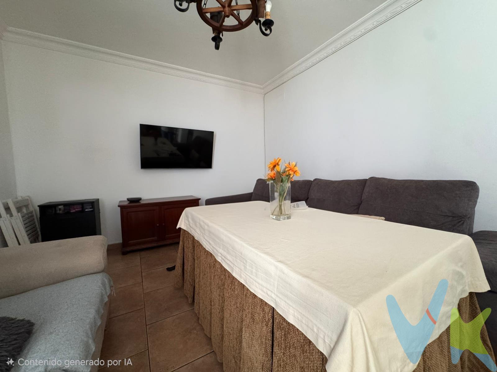 Magnífica vivienda adosada de una planta, ubicada en Olivares, muy próxima a todos los servicios: colegios, supermercados, farmacia, paradas de autobús y comercios locales.

Al acceder al inmueble, accedemos a un amplio salón-comedor bañado por luz natural, que ofrece espacio más que suficiente para zona de estar y comedor, ideal para recibir visitas o disfrutar en familia.

La vivienda dispone de tres dormitorios de generoso tamaño, perfectamente independientes: dos de ellos con espacio suficiente para cama grande + armario + mesa de estudio o vestidor, y otro de confort similar un poco mas pequeño, adecuado para niños, invitados o despacho.

La cocina está equipada y conecta de forma práctica con el resto de la vivienda y con salida al patio. Además, al estar en planta baja, la vivienda ofrece accesibilidad cómoda sin escaleras.

Extras destacados:

Ubicación con todos los servicios al alcance en pocos minutos a pie.

Excelente distribución, donde las zonas comunes y privadas están claramente diferenciadas y cómodas.

Planta baja: lo que garantiza comodidad, accesibilidad y facilidad para el patio o posibilidad de ampliar zona exterior.

Buena orientación y ventilación que permiten disfrutar de claridad durante el día.

Esta vivienda es una opción ideal para familias que buscan espacio, comodidad y ubicación práctica en Olivares, sin renunciar a estar cerca de todo lo necesario. No dejes de visitarla para comprobar su gran potencial.

Informamos a nuestros clientes que el precio de venta no incluye lo siguiente: Honorarios de la agencia inmobiliaria, impuestos (el Impuesto de Transmisiones Patrimoniales, I.V.A. o A.J.D., en su caso), otros gastos de la compraventa (gastos de registro de la Propiedad, Notaría, gestoría ni de posible financiación). Documento D.I.A. a disposición del consumidor según Decreto 218/2005 Junta de Andalucía.

