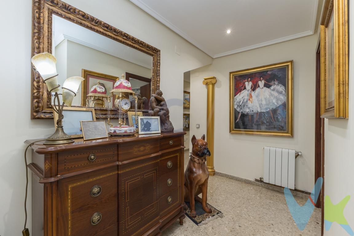 PISO SEÑORIAL EN FINCA SEÑORIAL..AVDA DOS DE MAYO. MUY BIEN COMUNICADO. 96MTS2 ÚTILES. 3 HABITACIONES AMPLIAS Y CÓMODAS. 2 BAÑOS COMPLETOS (UNO CON BAÑERA. OTRO CON DUCHA). COCINA OFFICE AMPLIA. PRECIOSO SALÓN CON BOISERIE CON CHIMENEA. BALCÓN. SUELO DE TERRAZO. VIVIENDA MUY LUMINOSA CON AMBIENTES AMPLIOS Y CÓMODOS.-