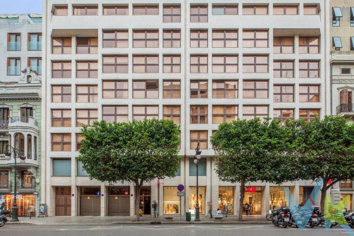 Estas buscando garaje donde guardar tu coche ? Ya lo has encontrado.!!! Estás de suerte  !!!  Se vende una plaza de garaje video vigilada en el segundo sótano de ésta finca. la cual está ubicada en una finca  en el centro de la Calle Colón.  No tardes en llamar y te doy mas información.  .  La venta de ésta propiedad se gestiona mediante contrato de EXCLUSIVA COMPARTIDA, donde más de 150 agencias colaboradoras tienen la ventaja de poder ofrecer a sus potenciales compradores este inmueble, lo que le garantiza un servicio de calidad, un trato fácil, sencillo y sin interferencias de terceros. Por este motivo, se ruega no molestar al propietario, a los ocupantes de la propiedad, a los vecinos o conserjes del edificio o urbanización si los hubiera. Si Usted es agencia inmobiliaria y tiene un cliente para éste inmueble, llámenos, estaremos encantados de colaborar en ésta y otras operaciones. No están incluidos los gastos de compra, honorarios de agencia e impuestos.