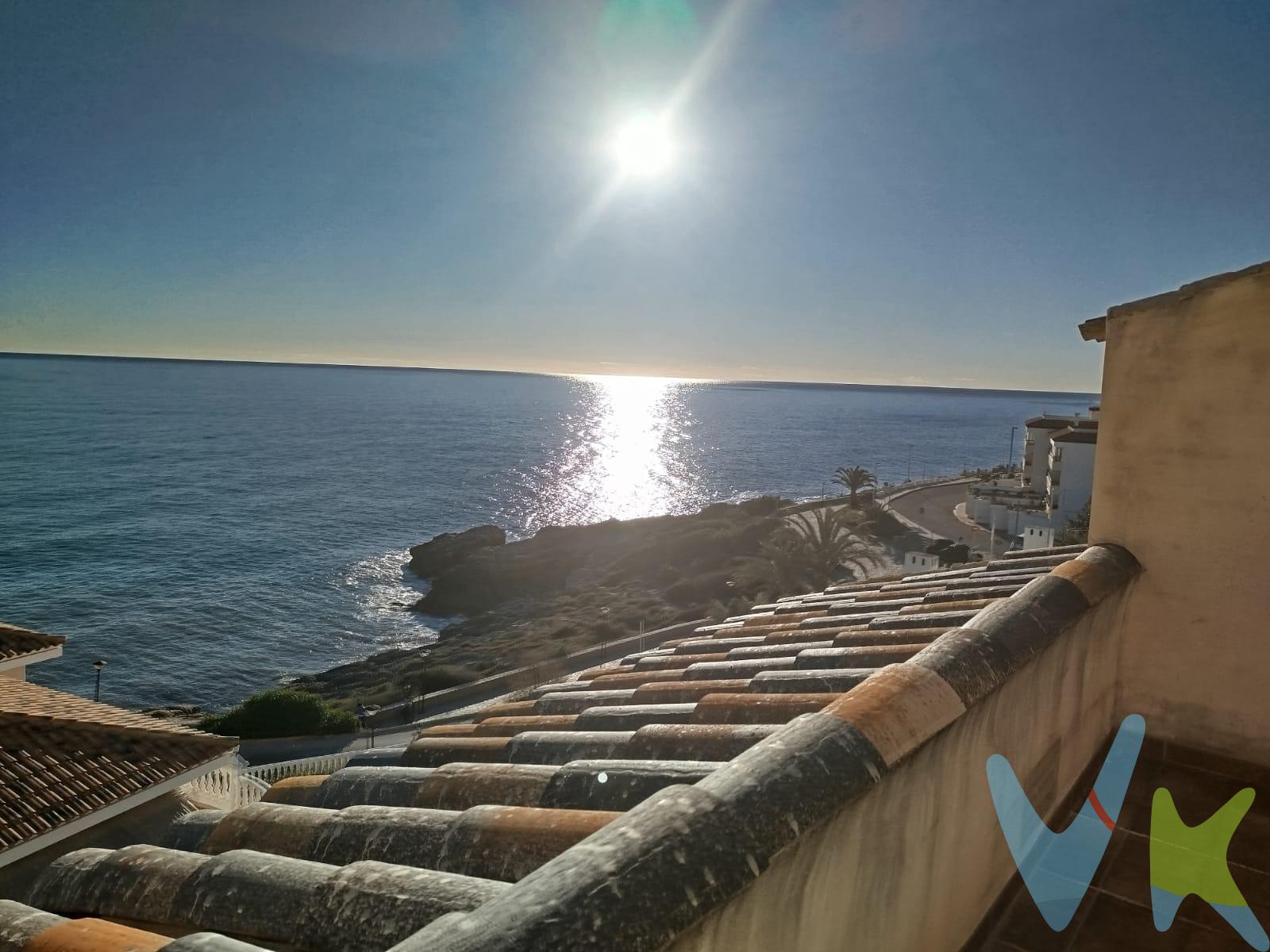 Preciosas viviendas unifamiliares adosadas en la Montañeta de San José, construida sobre una parcela de 551metros, con posibilidad de piscina propia y barbacoa. Cada vivienda esta distribuida en planta baja con garaje, bodega, entrada y terraza cubierta, una primera planta con un dormitorio doble, baño, cocina, salón comedor y terraza descubierta a la que se puede acceder tanto por la cocina como por el salón, otra segunda planta con dos dormitorios dobles, baño, dormitorio principal con baño propio y gran terraza, mitad cubierta, mitad descubierta que rodea toda la planta y una última planta bajo teja con trastero y dos terrazas descubiertas.  .  Las propiedades se encuentran en una zona exclusiva entre la playa de la Concha y Morro de gos, desde casi cualquier punto de las viviendas puedes divisar el mar, la tranquilidad, la paz. Vistas inmejorables.  .  La Concha, con forma de bahía, te ofrece un mar en calma apto para todos los públicos. Columpios y toboganes; hamacas y sombrillas te esperan. Completamente accesible, la playa de La Concha es también el centro de las actividades lúdicas. Un bello atardecer prolongará tu estancia hasta la hora del aperitivo y un cielo plagado de estrellas espera tu paseo nocturno.  Esta maravillosa playa cuenta con los distintivos de Bandera Azul, ISO14001, SICTED (Sistema Integral de Calidad Turística en Destino) y “Q” Qualitur.  .  La playa Morro de Gos, con un entorno ideal para relajarte. Encontrarás todos los servicios e instalaciones que distinguen a una playa accesible. Los metros son aproximados. Este inmueble es en exclusiva, con lo que le facilitamos cualquier información sobre la vivienda. Por este motivo, solicitamos no molesten al propietario, ocupantes de la propiedad, vecinos o conserje de la comunidad. . Muchas gracias por su comprensión. El precio indicado puede sufrir variaciones. En todos los casos los precios expuestos son más impuestos (21% IVA), gastos derivados de la transmisión del inmueble. 