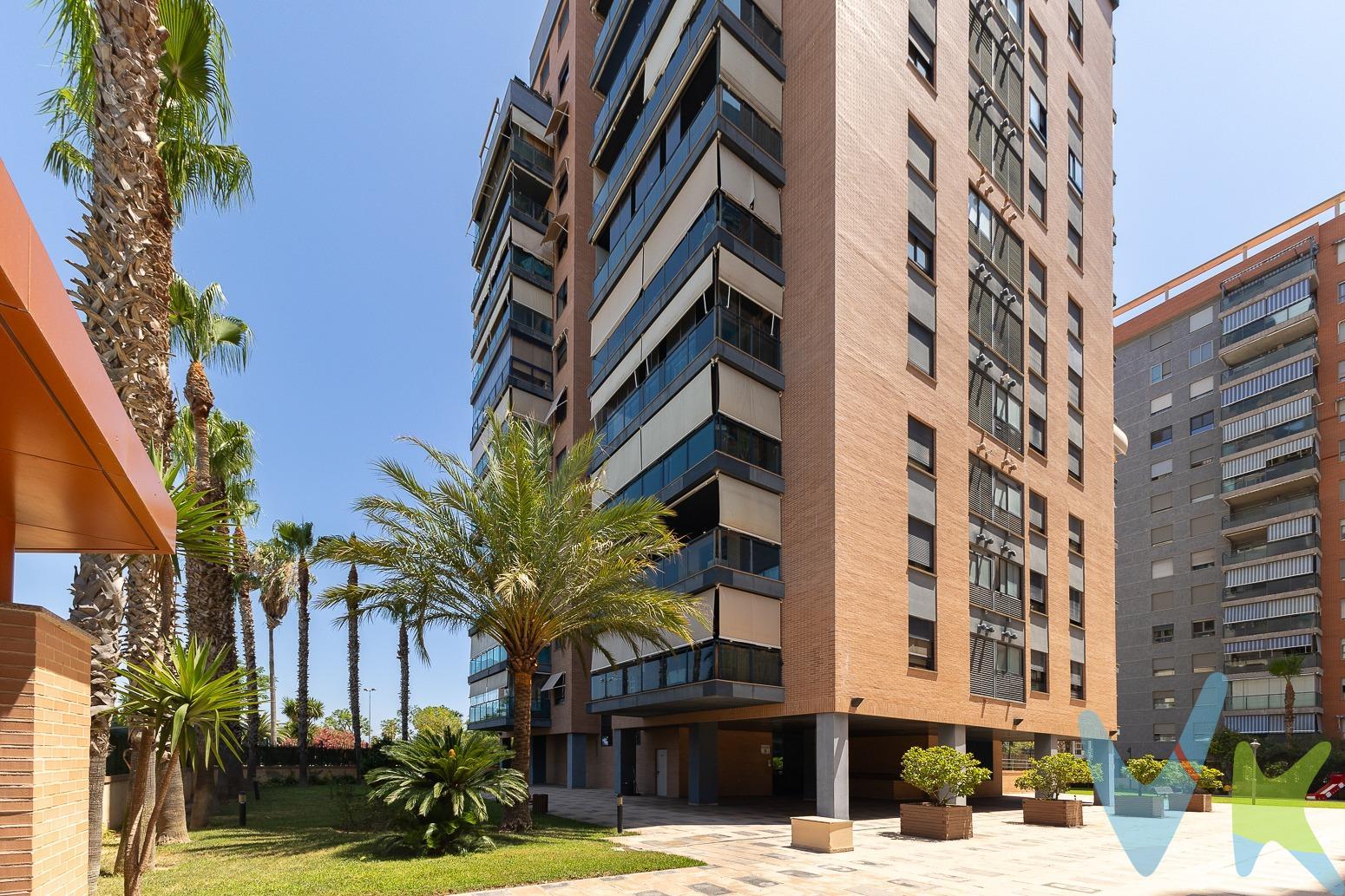 Ático en residencial premium con piscina en Mislata – Gran terraza con vistas espectaculares. Te presentamos este exclusivo ático en uno de los mejores residenciales de Mislata, ubicado en una zona privilegiada y muy demandada, con zonas comunes, piscina, parque infantil y todos los servicios a tu alcance. 🏡 Características destacadas:. Impresionante terraza descubierta con vistas panorámicas, perfecta para disfrutar del aire libre y del sol durante todo el año. Terraza cubierta climatizada, acondicionada como segundo salón-comedor, ideal para relajarte o recibir visitas en cualquier época. 3 habitaciones amplias y luminosas. 2 baños completos, funcionales y con excelentes acabados. Cocina totalmente equipada con acceso a lavadero independiente. ✨ Extras que marcan la diferencia:. Excelentes calidades en toda la vivienda. Totalmente amueblado y equipado, listo para entrar a vivir. Climatización frío-calor por conductos. Plaza de garaje muy amplia incluida. Trastero grande, ideal para almacenaje adicional. Vive en el mejor residencial de Mislata, rodeado de zonas verdes, comercios, colegios y muy bien conectado por transporte público. Una vivienda única por espacio, vistas y calidad, pensada para quienes buscan confort, estilo y una excelente ubicación. 📞 Contáctanos para más información o para agendar tu visita. ¡Te encantará!. La descripción del presente inmueble e imágenes tienen mero carácter informativo y en ningún caso carácter contractual, pudiendo ser modificados por la inmobiliaria comercializadora sin que ello implique responsabilidad alguna frente a terceros. En el precio de venta a público, esta propiedad NO incluye los gastos de adquisición (Notario, registro, gestión, honorarios, etc…).